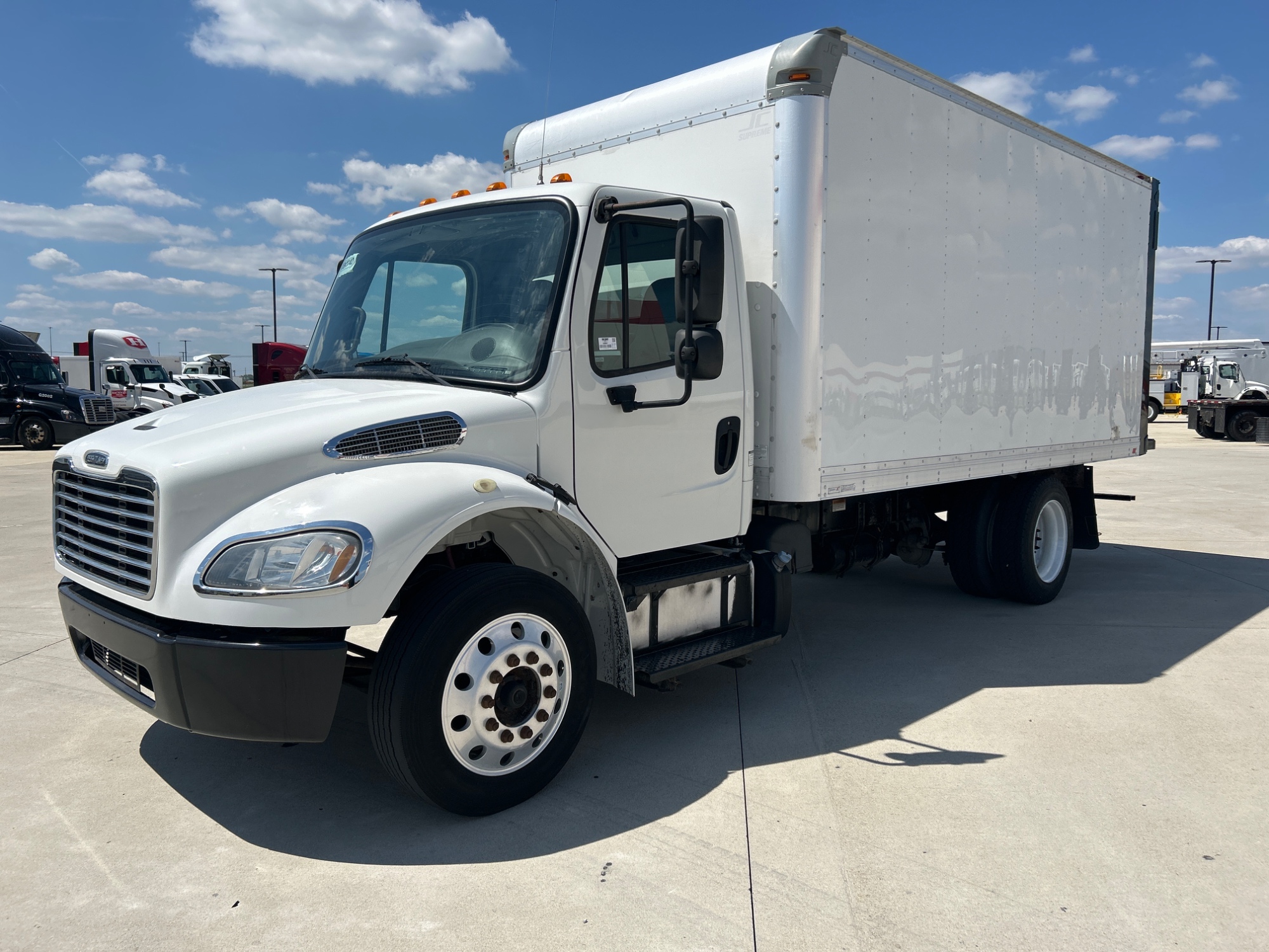 2015 Freightliner M2 106 2015 Freightliner M2 106 - image 1 of 5