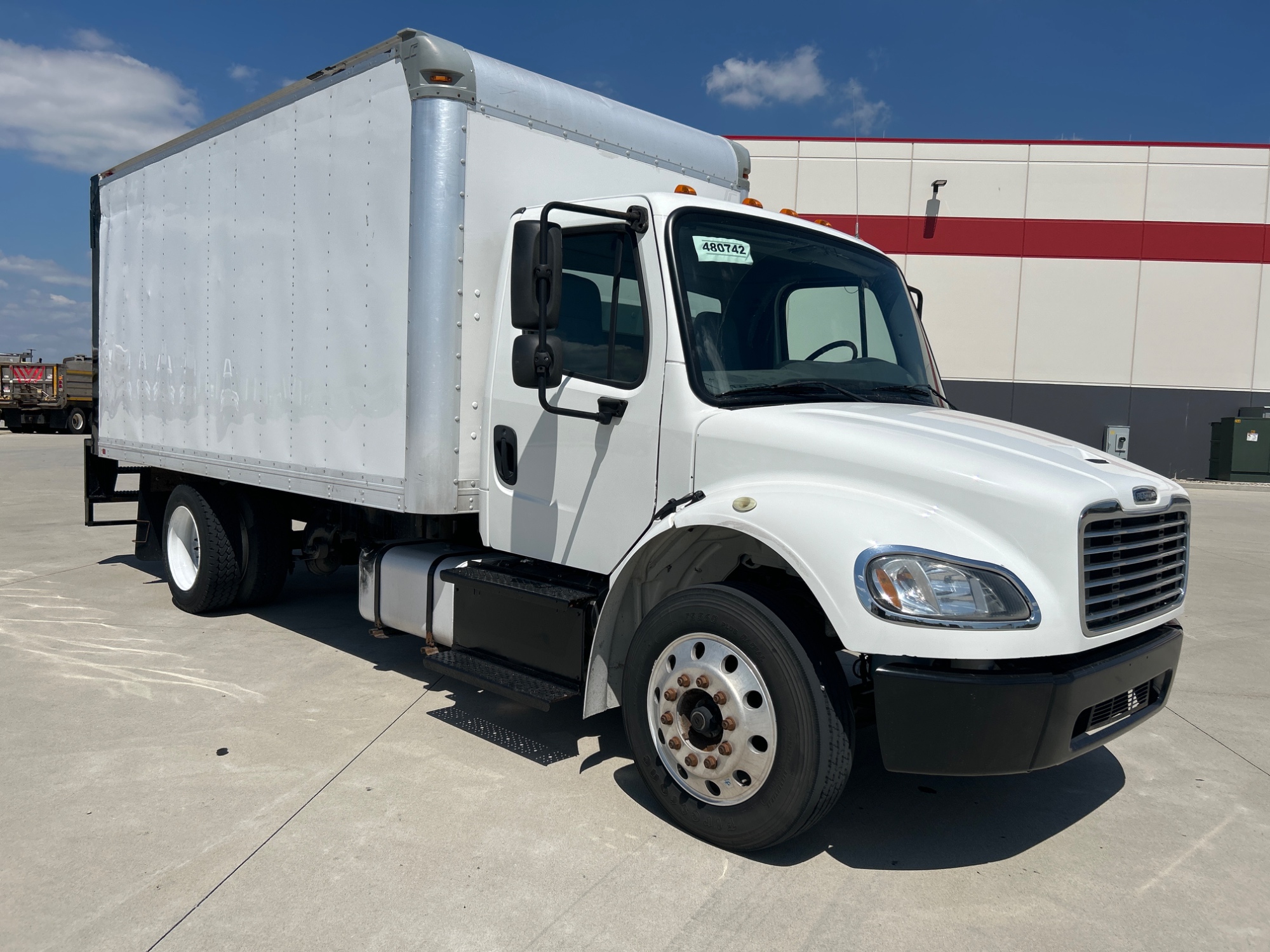 2015 Freightliner M2 106 2015 Freightliner M2 106 - image 3 of 5