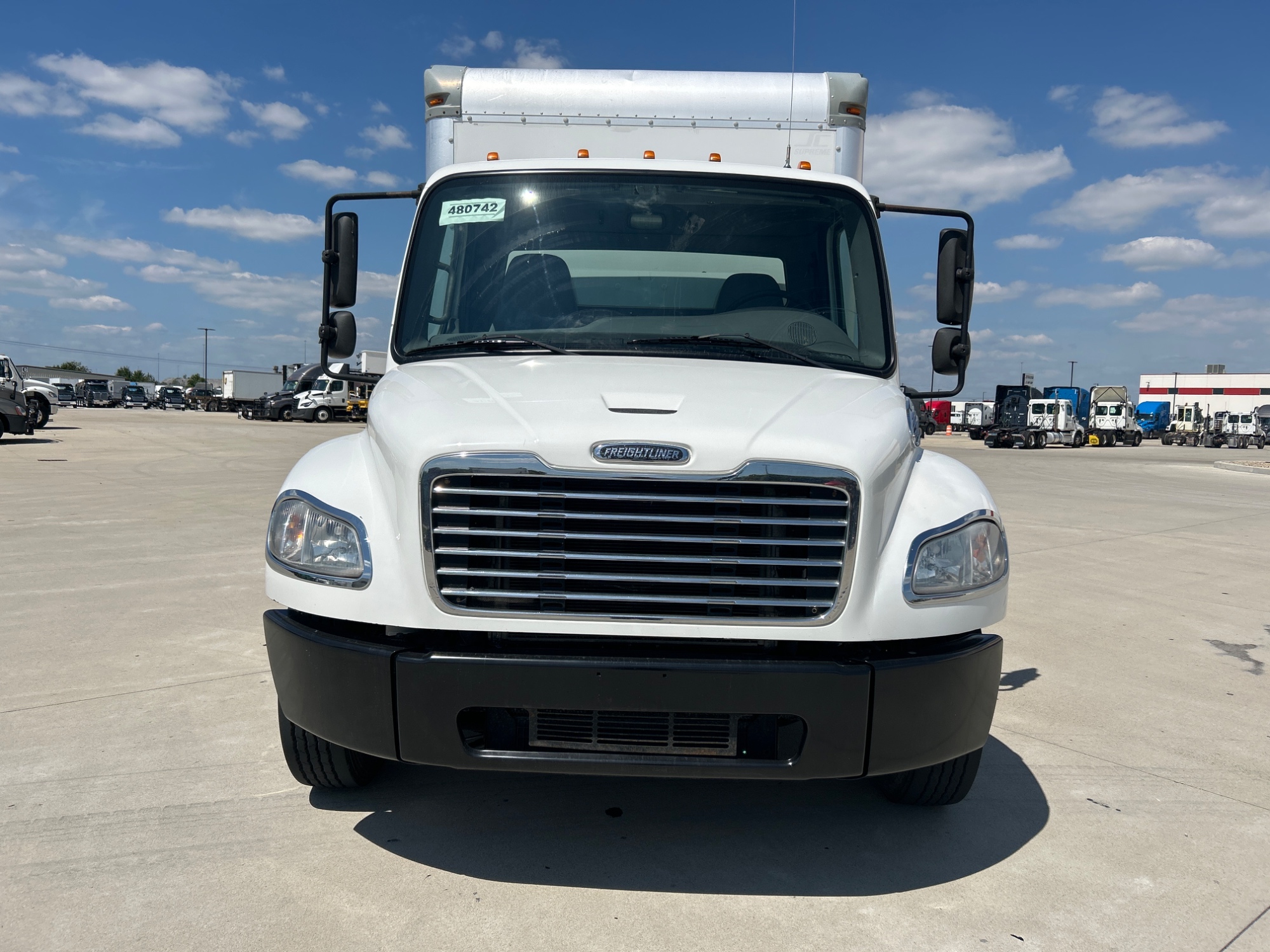 2015 Freightliner M2 106 2015 Freightliner M2 106 - image 2 of 5