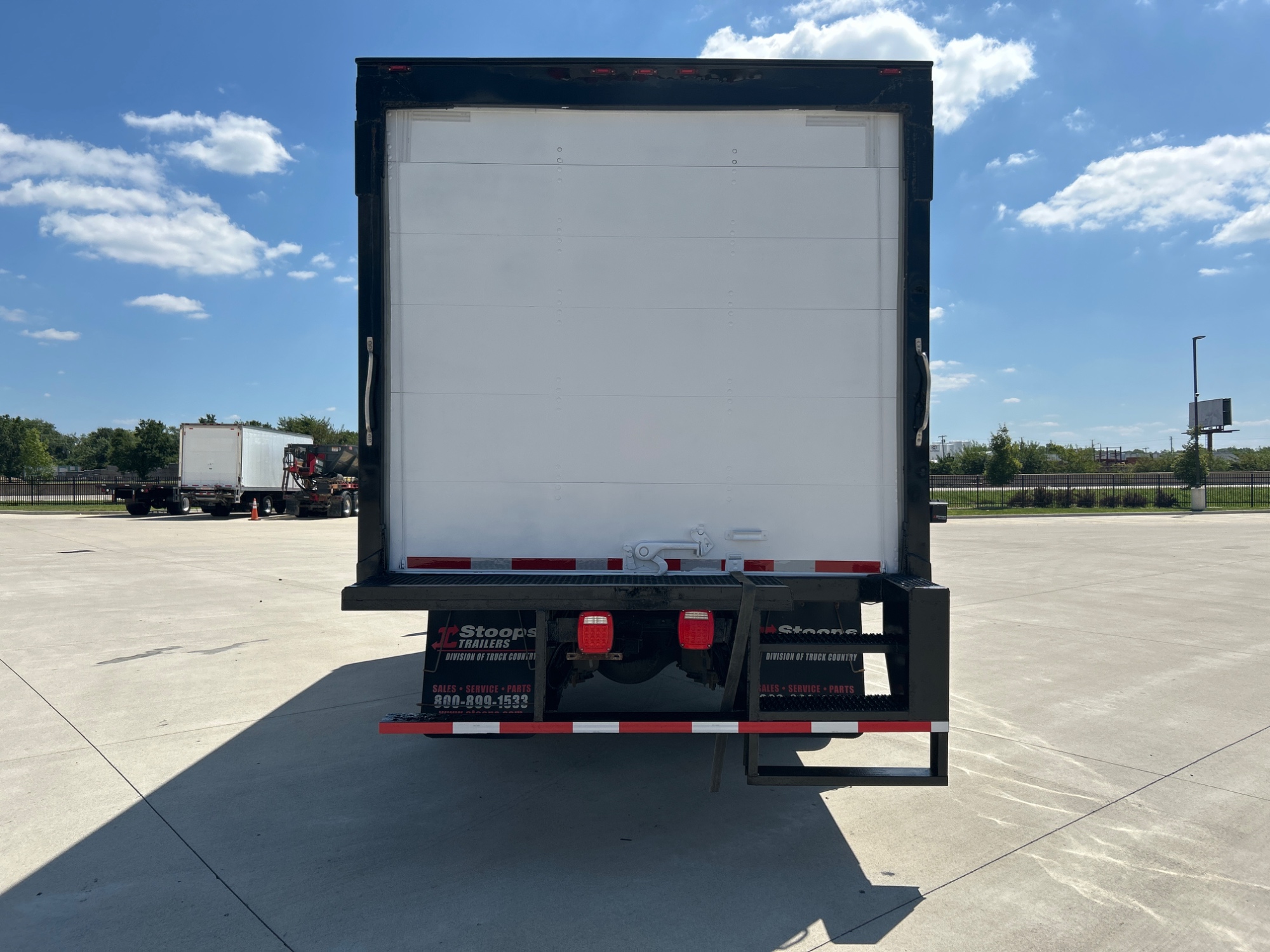 2015 Freightliner M2 106 2015 Freightliner M2 106 - image 4 of 5