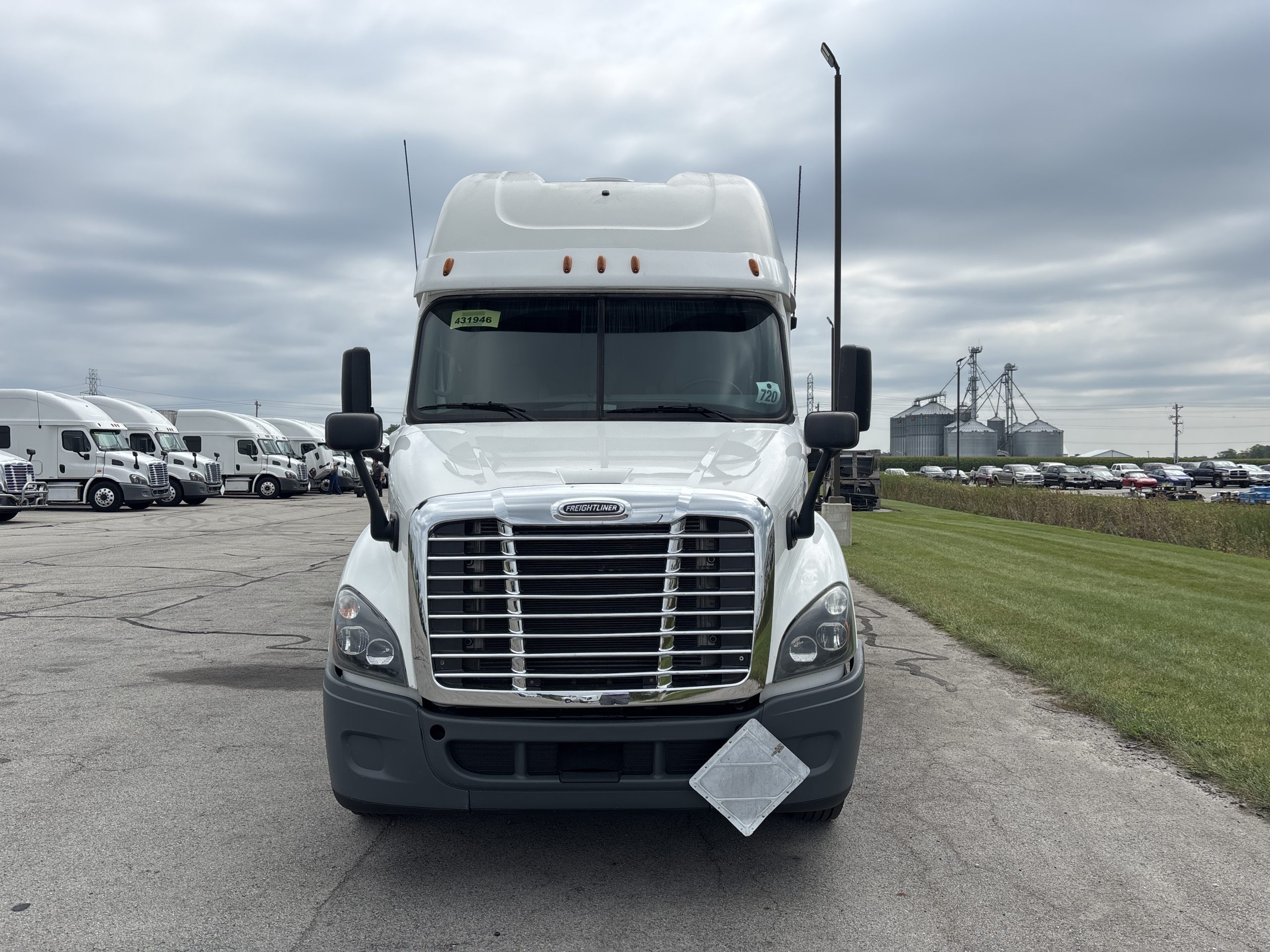 2016 Freightliner CA113 2016 Freightliner CA113 - image 2 of 6