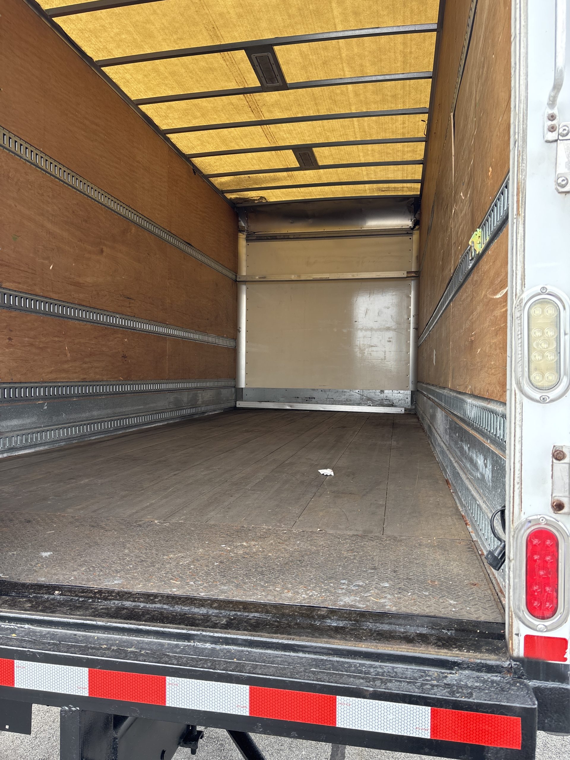 2016 Freightliner CA113 2016 Freightliner CA113 - image 4 of 6