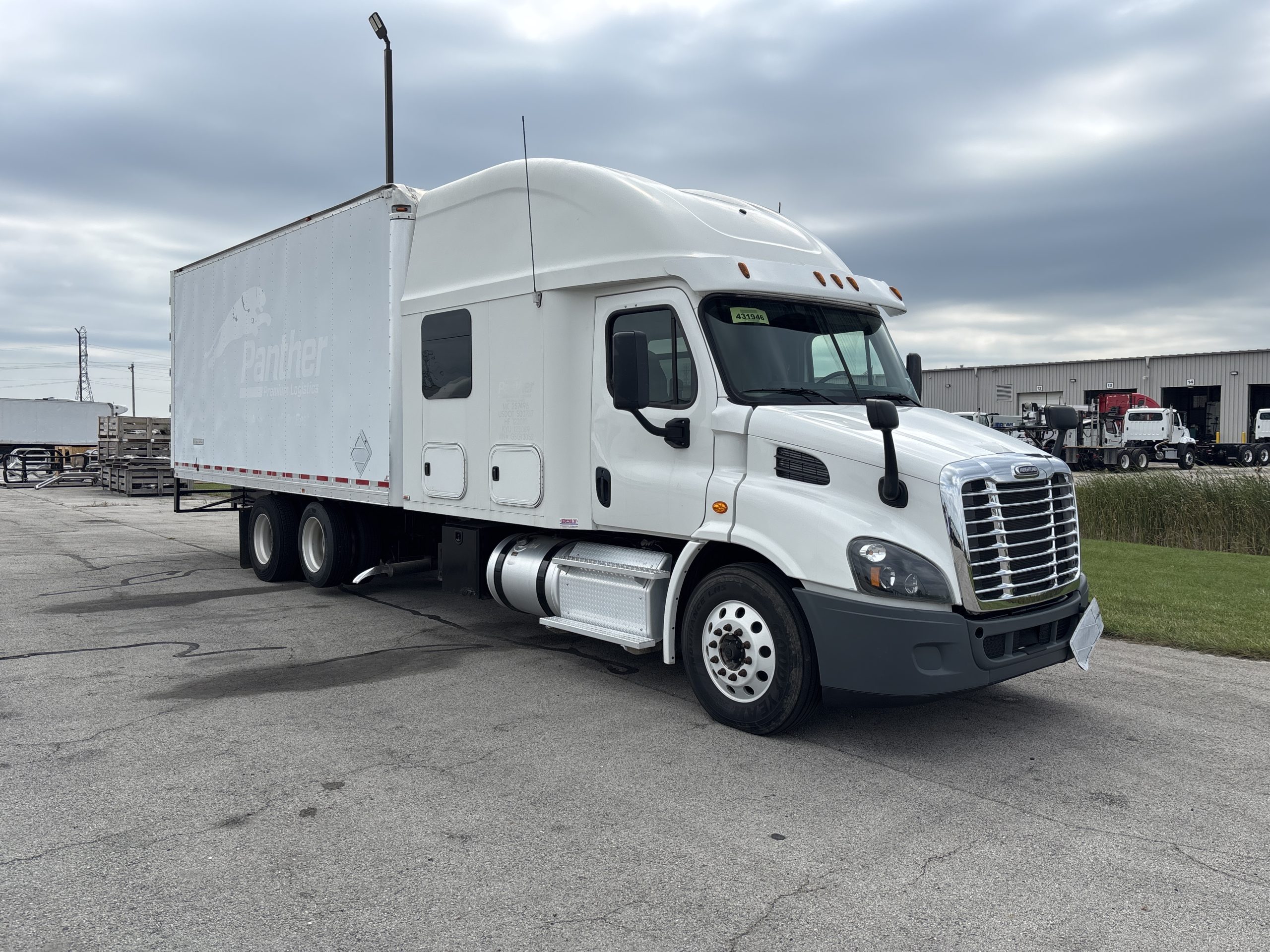 2016 Freightliner CA113 2016 Freightliner CA113 - image 3 of 6