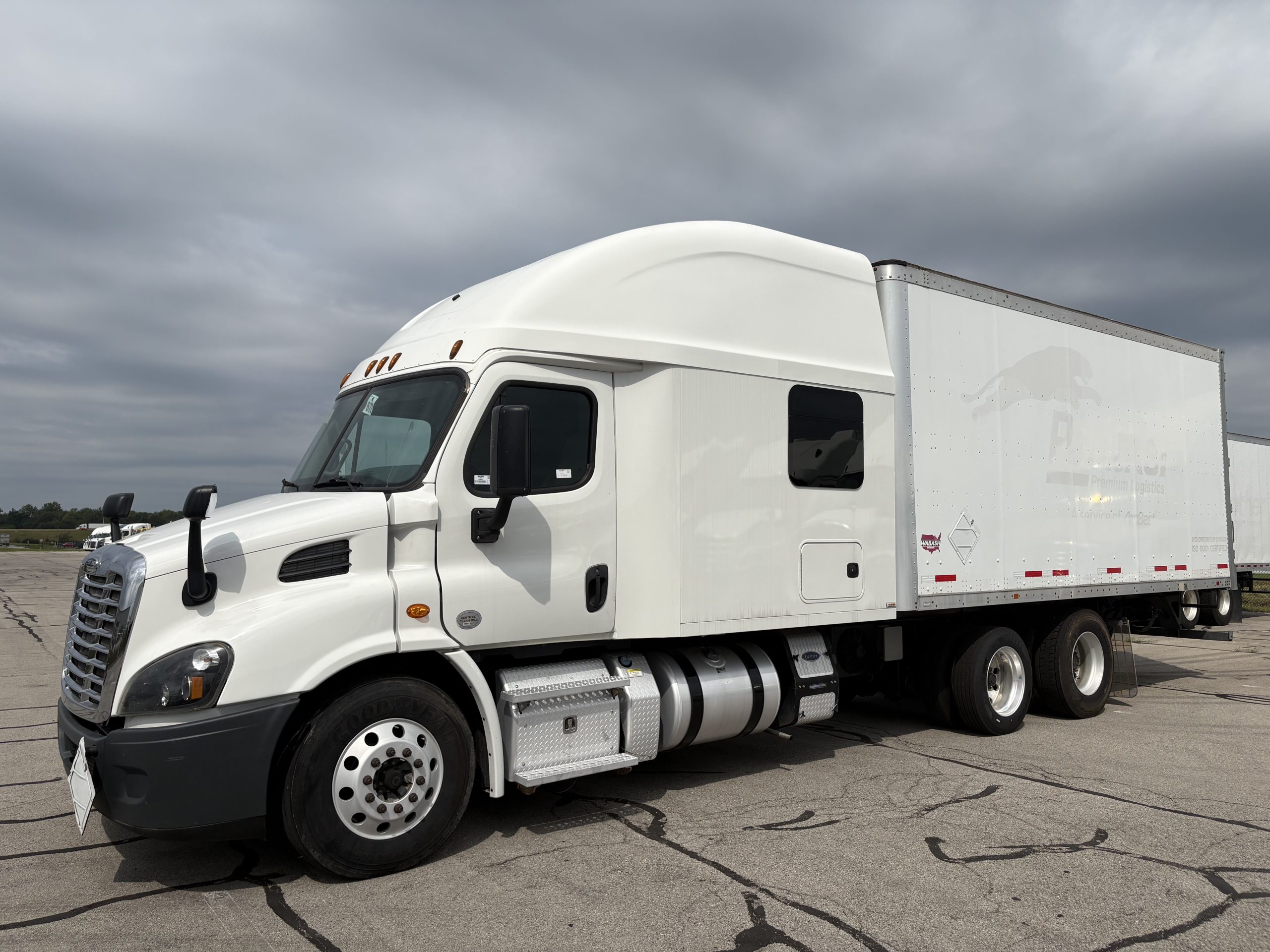 2016 Freightliner CA113 2016 Freightliner CA113 - image 2 of 6
