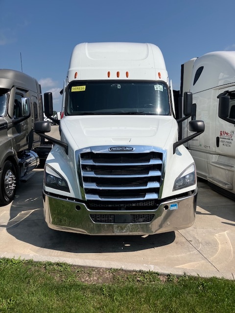 2023 Freightliner PT126SLP 2023 Freightliner PT126SLP - image 2 of 6
