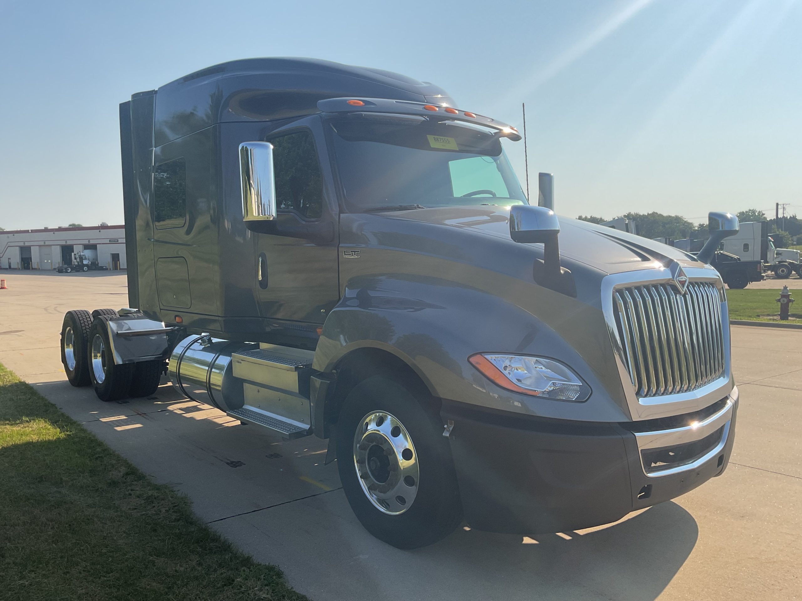 2022 International LT625 2022 International LT625 - image 3 of 6