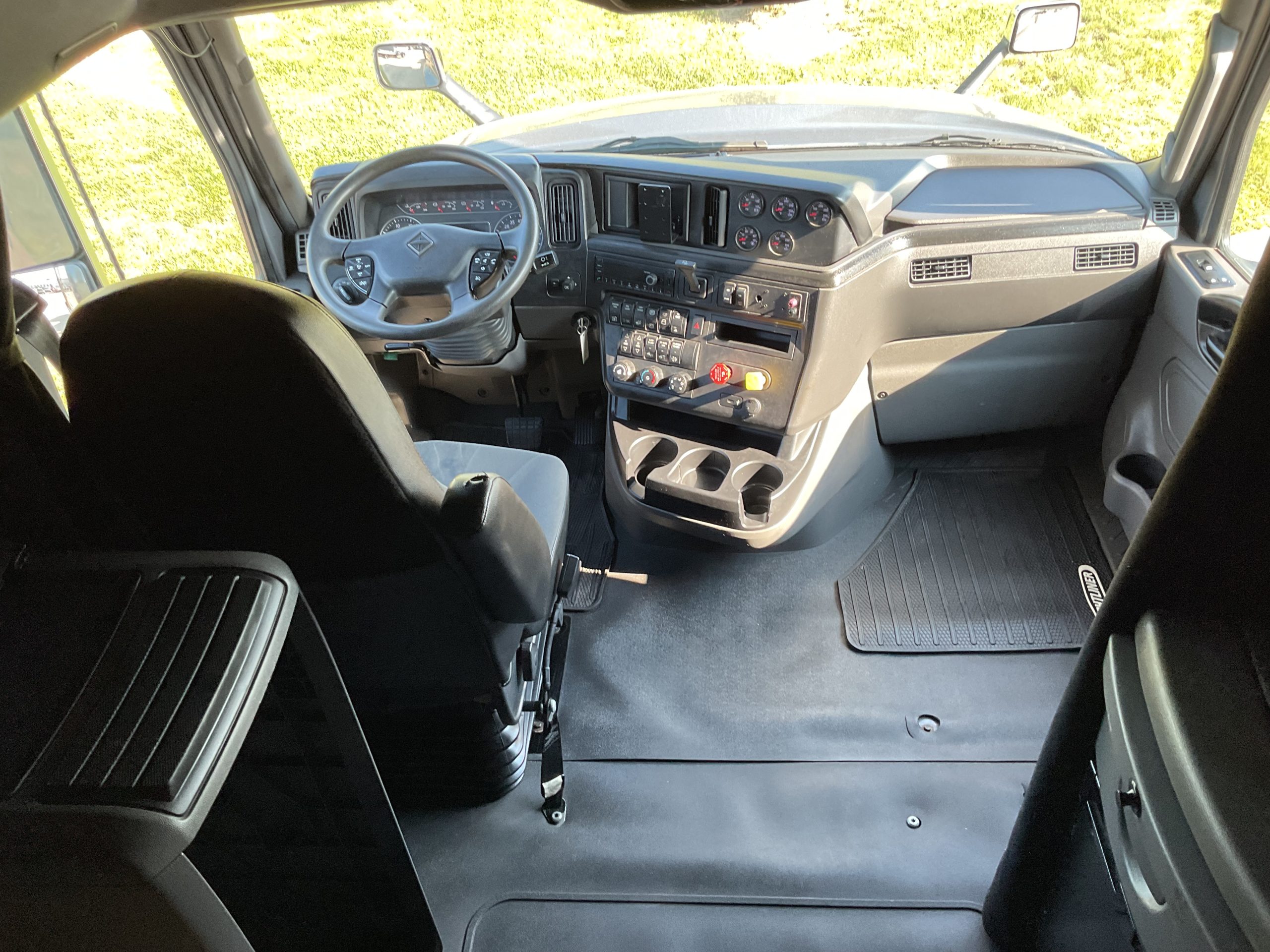2022 International LT625 068Rf00000klfBi 2022 International LT625 068Rf00000klfBi