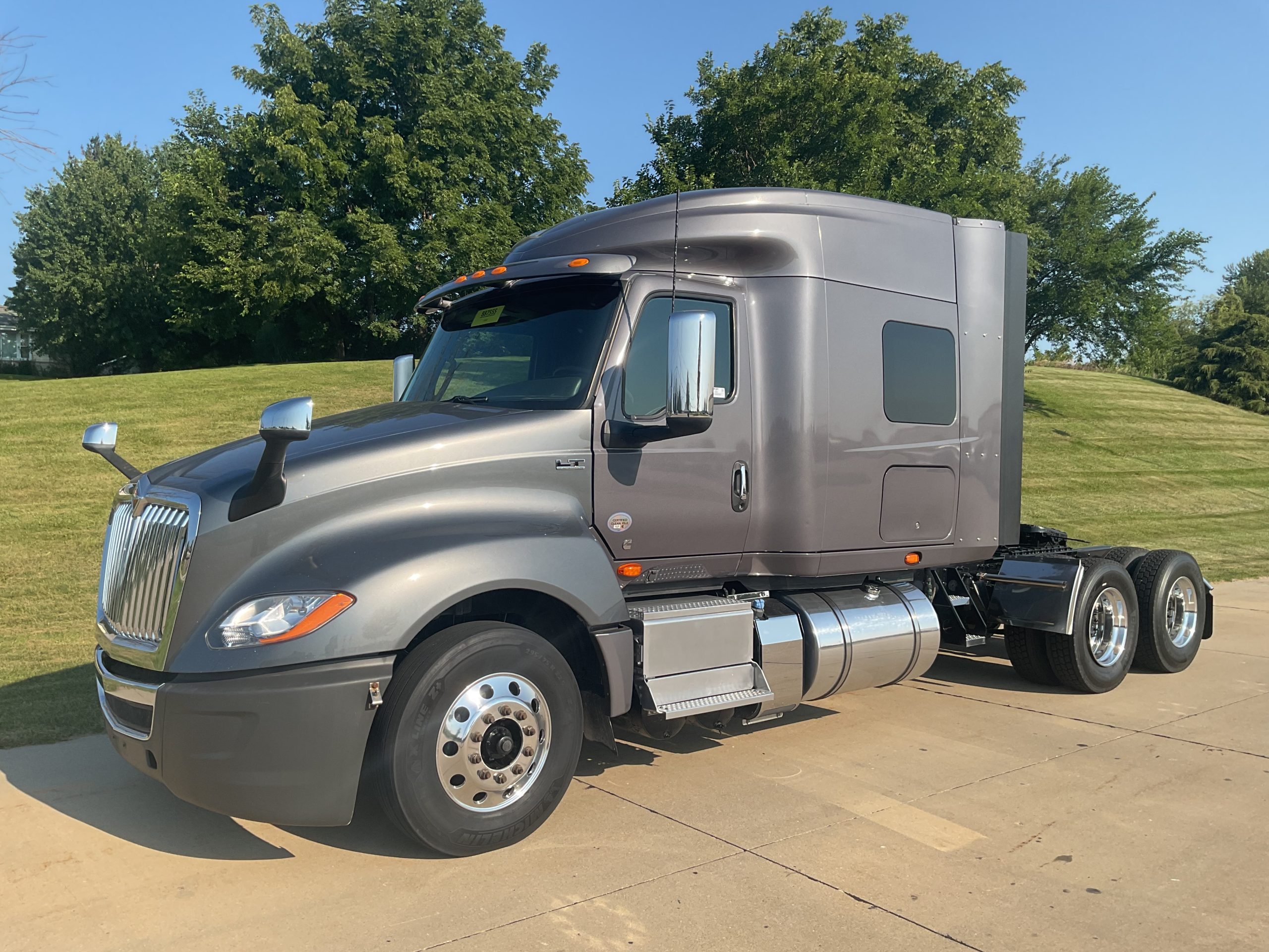 2022 International LT625 2022 International LT625 - image 1 of 6