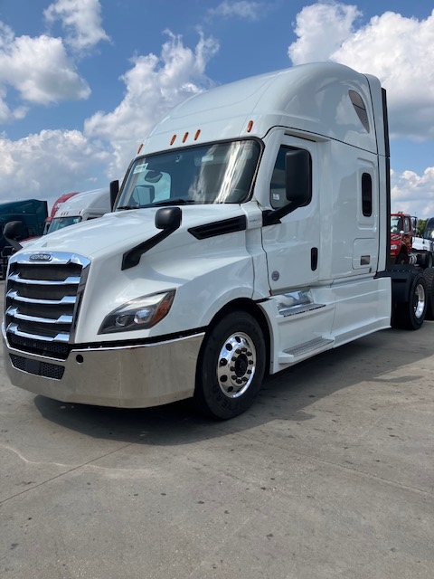 2023 Freightliner PT126SLP 2023 Freightliner PT126SLP - image 1 of 6