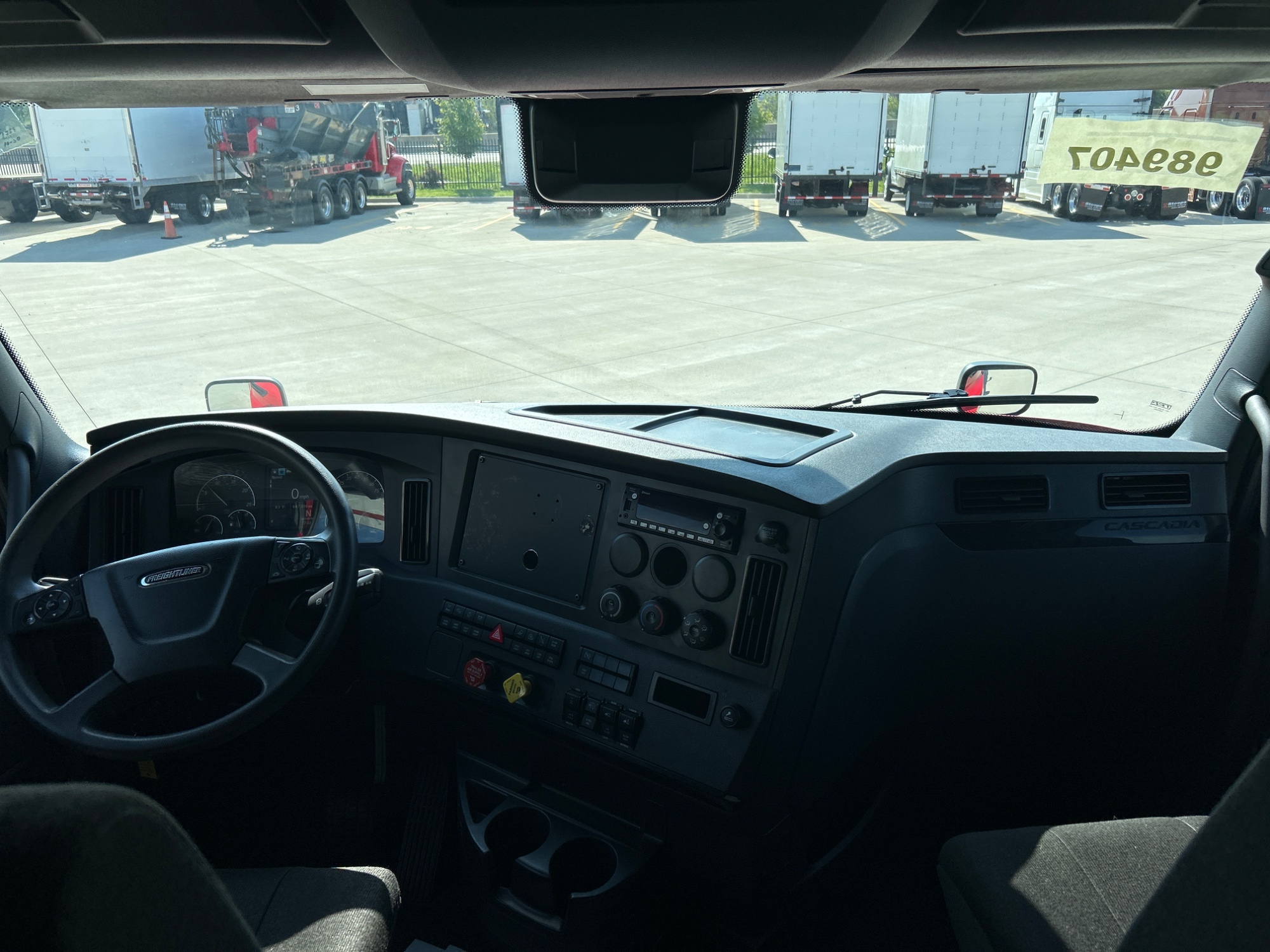 2023 Freightliner PT126SLP 2023 Freightliner PT126SLP - image 5 of 6