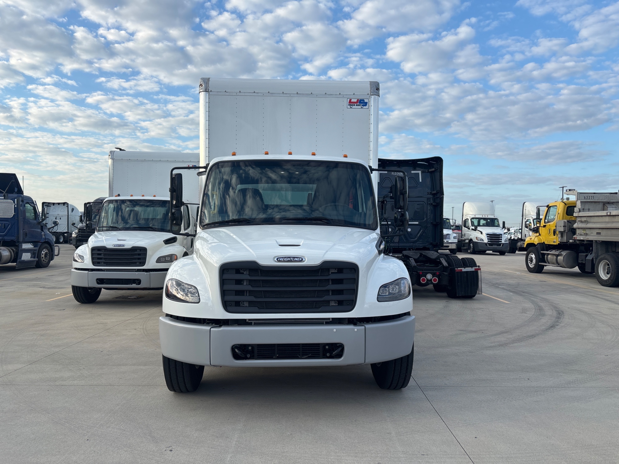 2027 Freightliner M2 106+ 2027 Freightliner M2 106+ - image 2 of 5