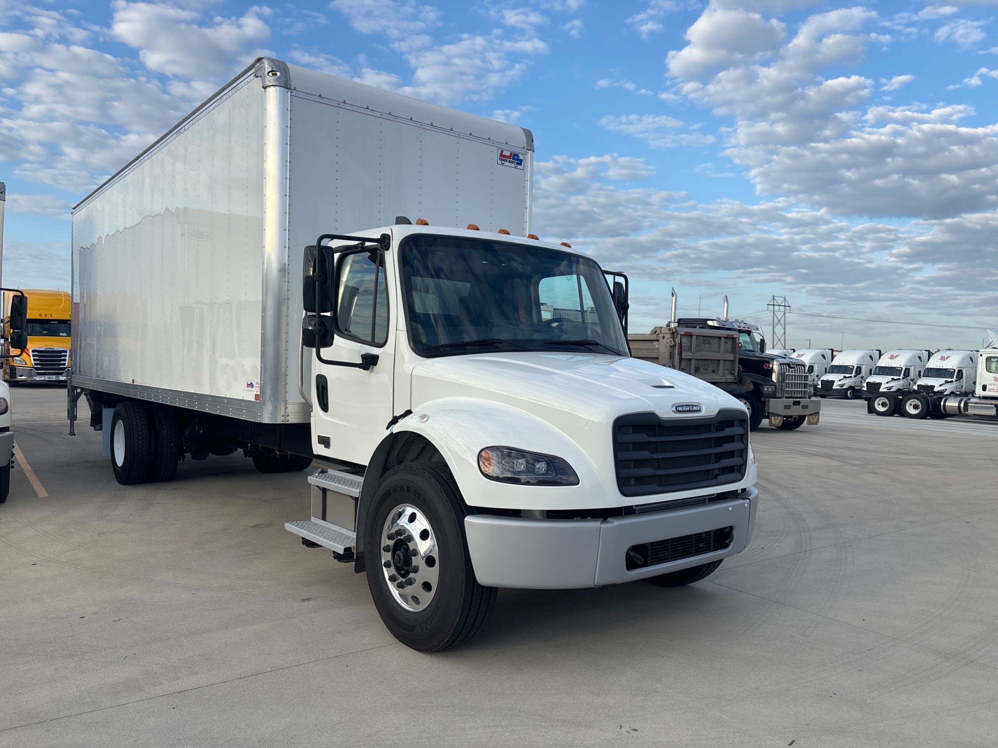 2027 Freightliner M2 106+ 2027 Freightliner M2 106+ - image 3 of 5