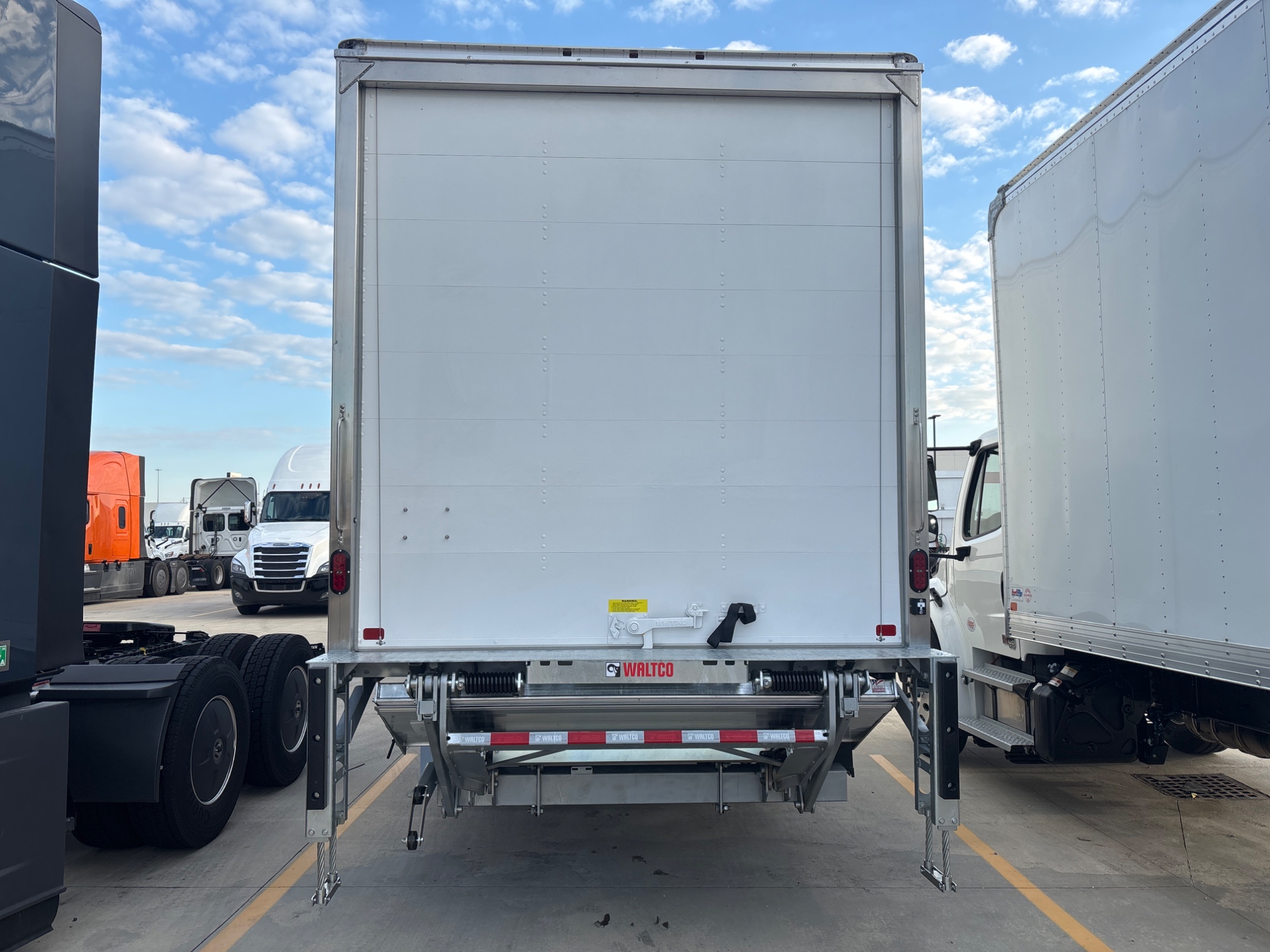 2027 Freightliner M2 106+ 2027 Freightliner M2 106+ - image 4 of 5