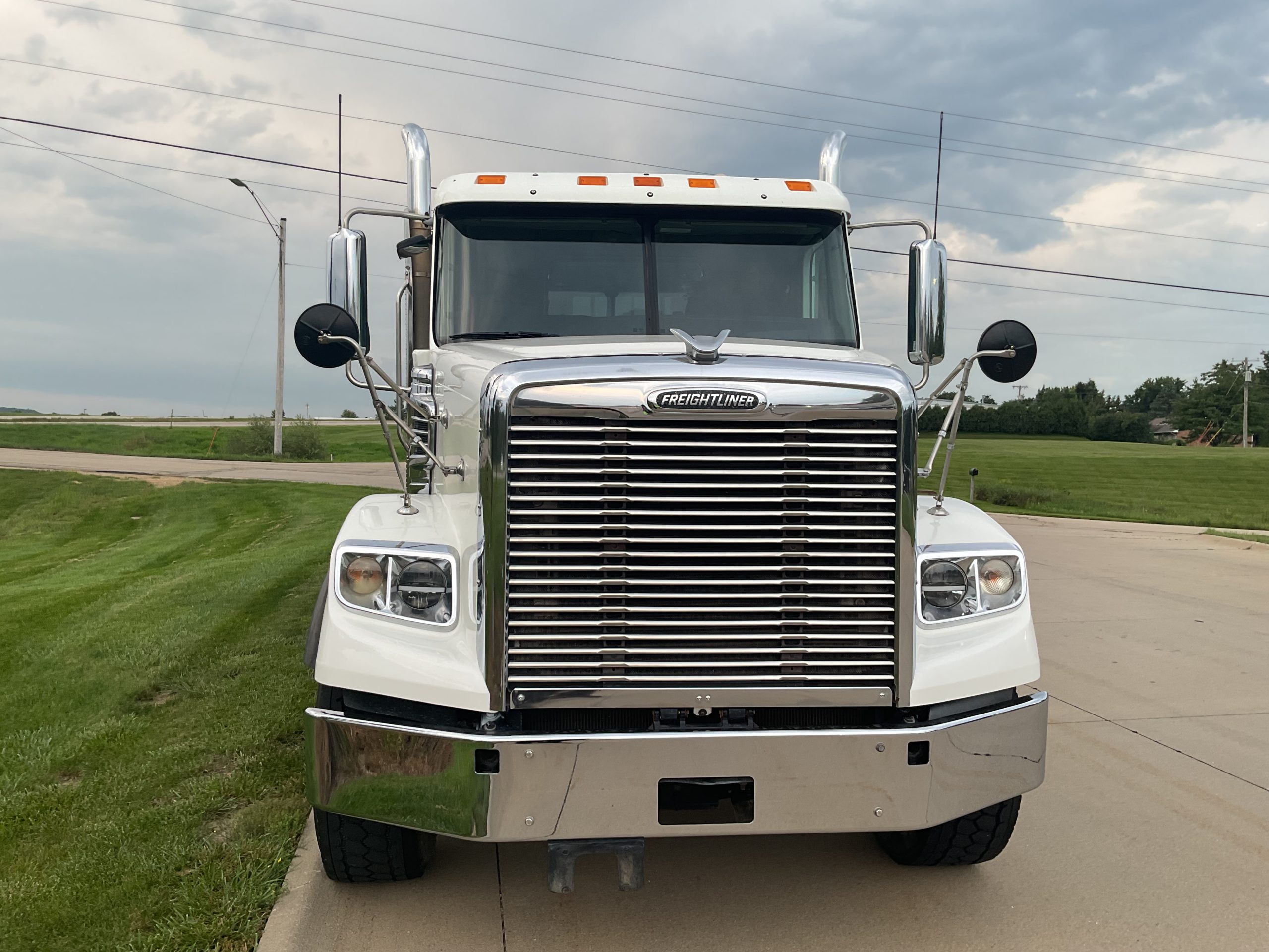 2019 Freightliner 122SD in Appleton, WI — photo 4