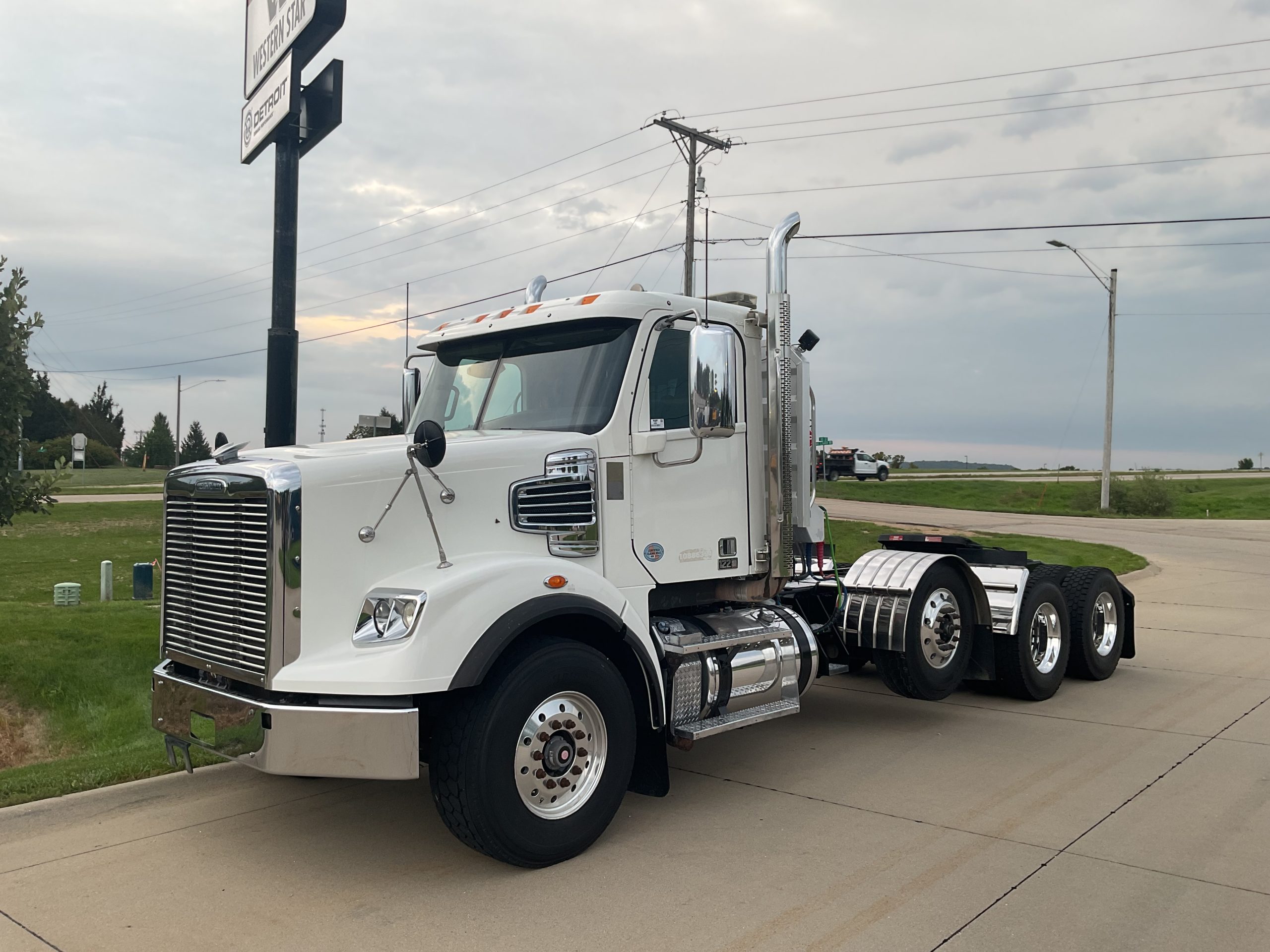 2019 Freightliner 122SD 2019 Freightliner 122SD - image 1 of 6