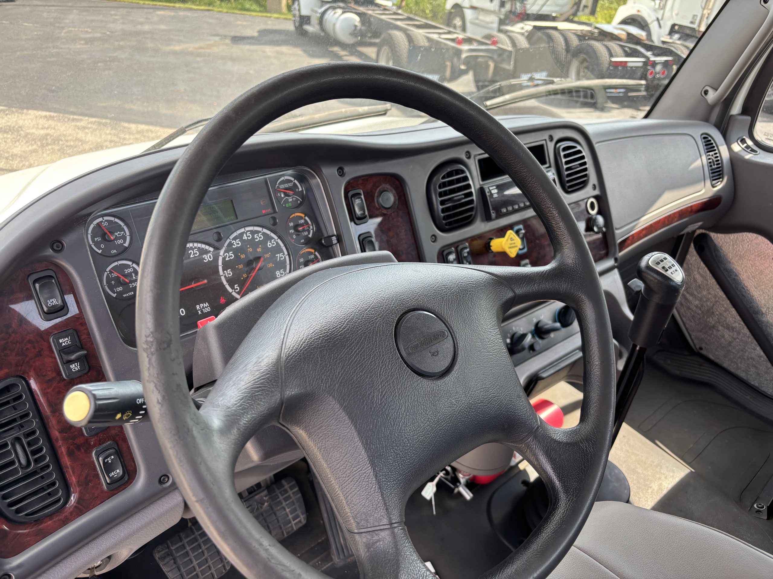2020 Freightliner M280 2020 Freightliner M280 - image 4 of 6