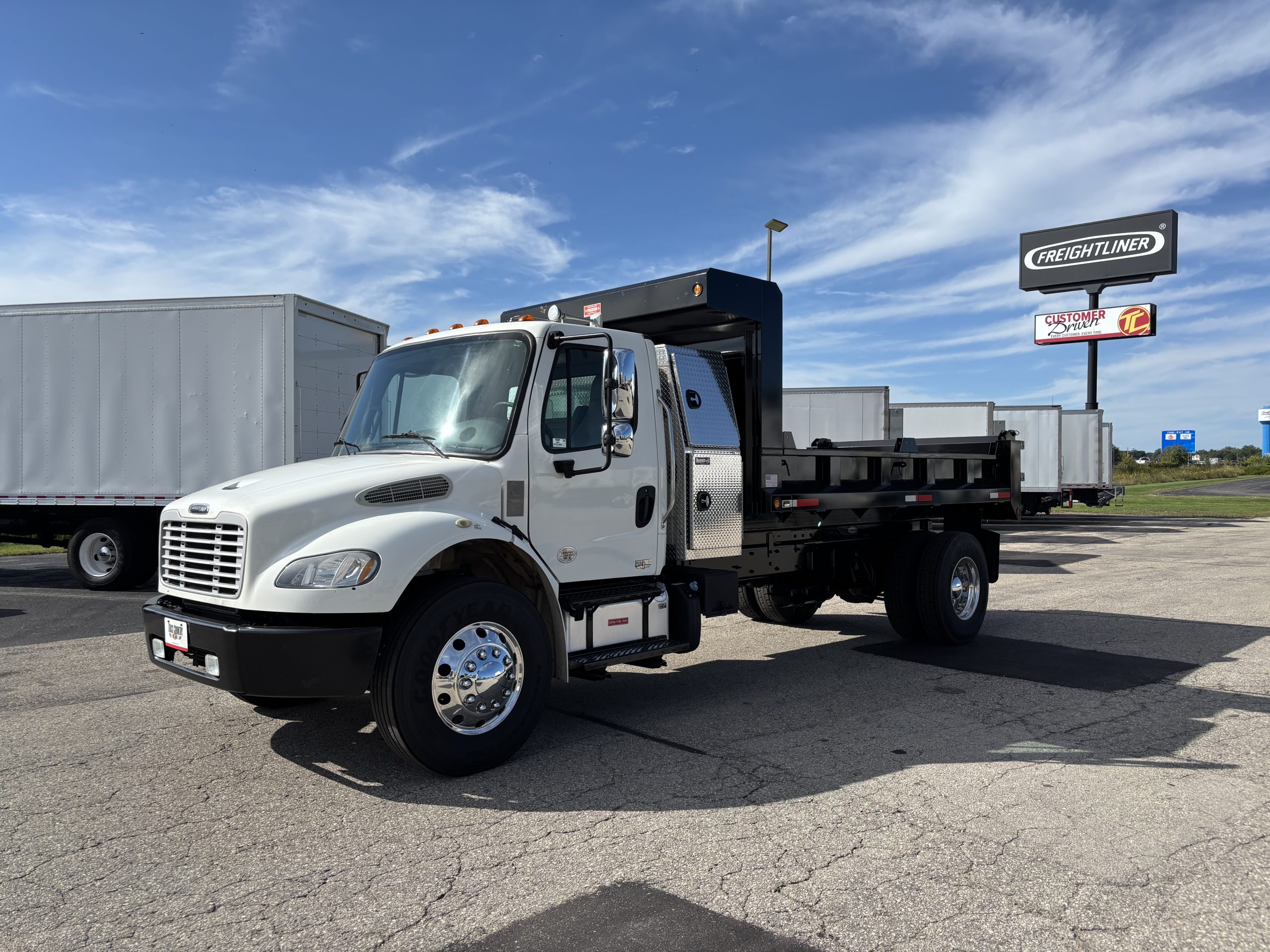 2019 Freightliner eM2 in Milwaukee, WI — photo 2