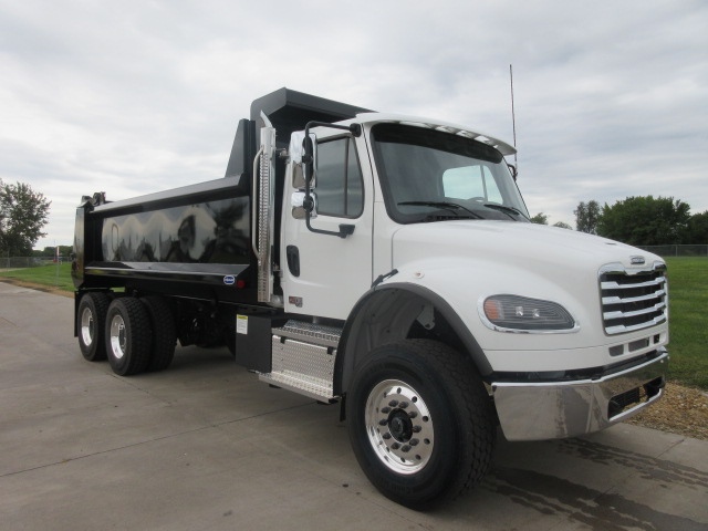 2027 Freightliner M2 106 in Davenport, IA — photo 4