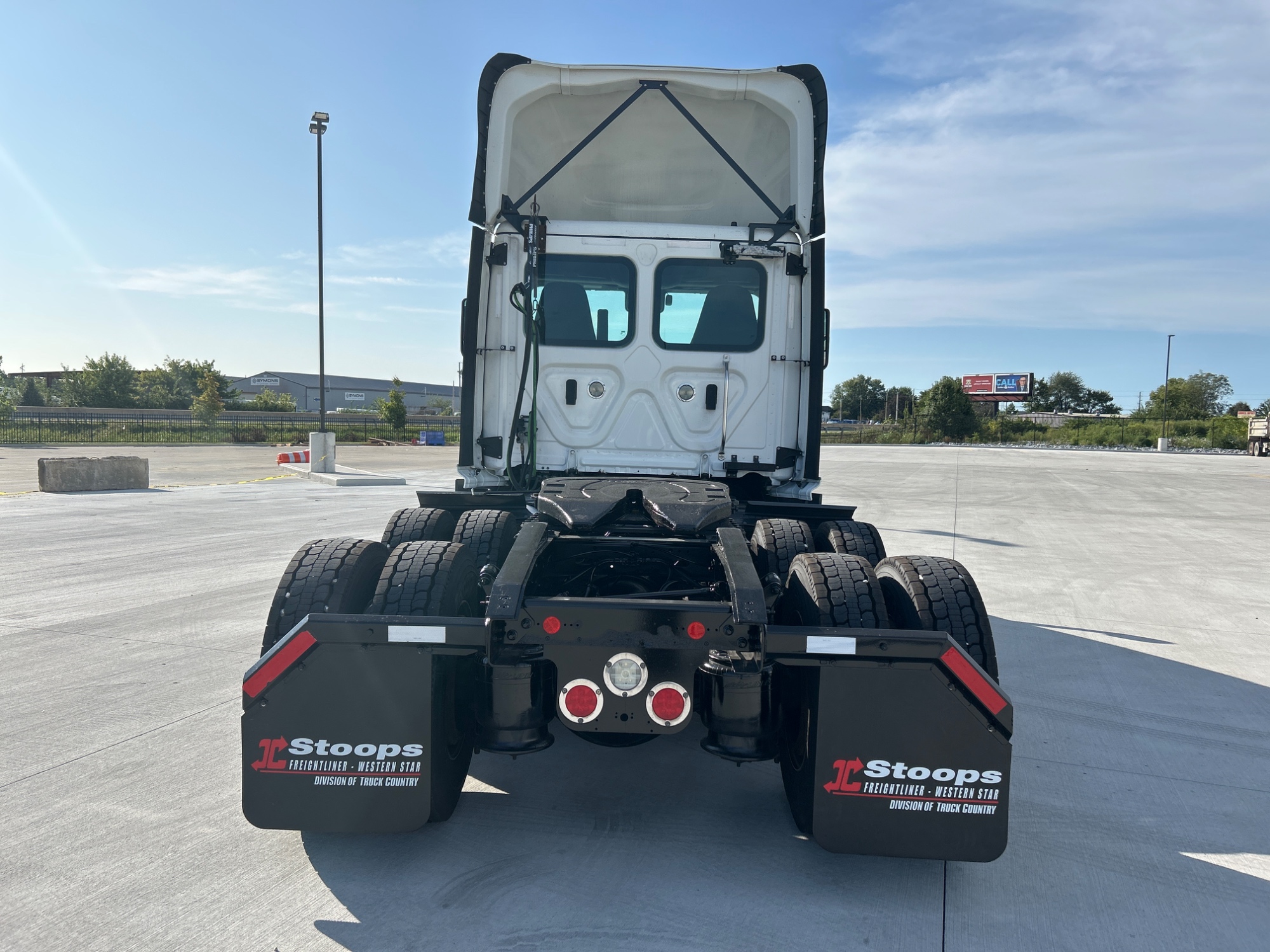 2021 Freightliner Cascadia in Anderson, IN — photo 4