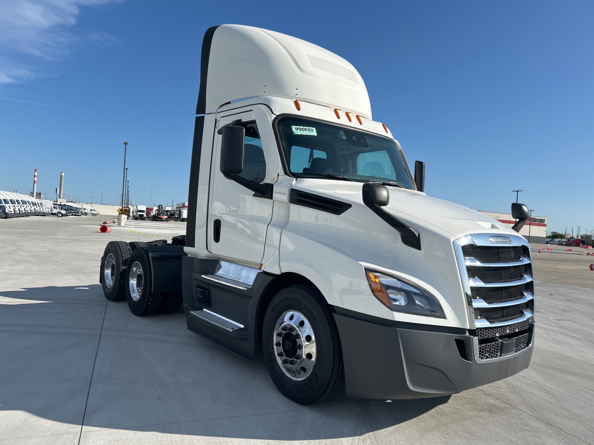 2021 Freightliner Cascadia in Anderson, IN — photo 3