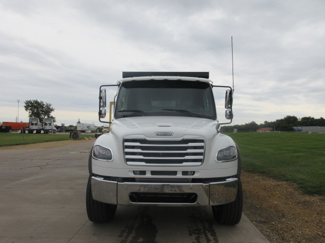 2027 Freightliner M2 106 in Davenport, IA — photo 3