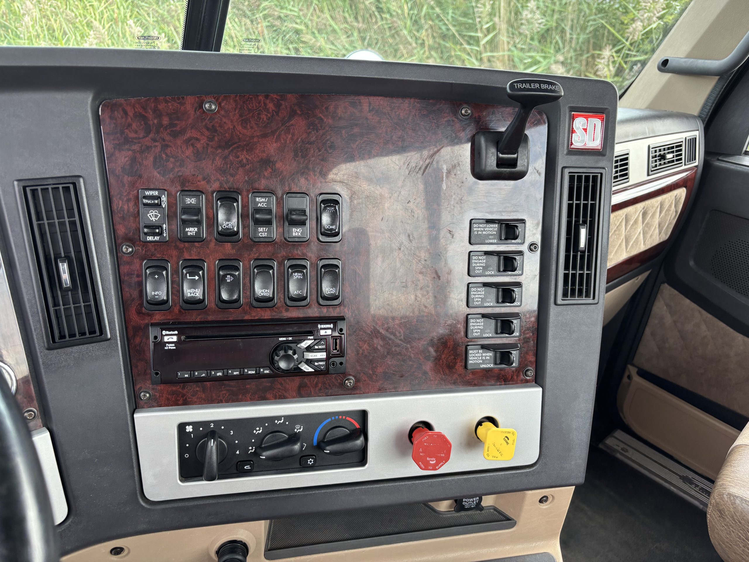2022 Freightliner 122SD 2022 Freightliner 122SD - image 4 of 6