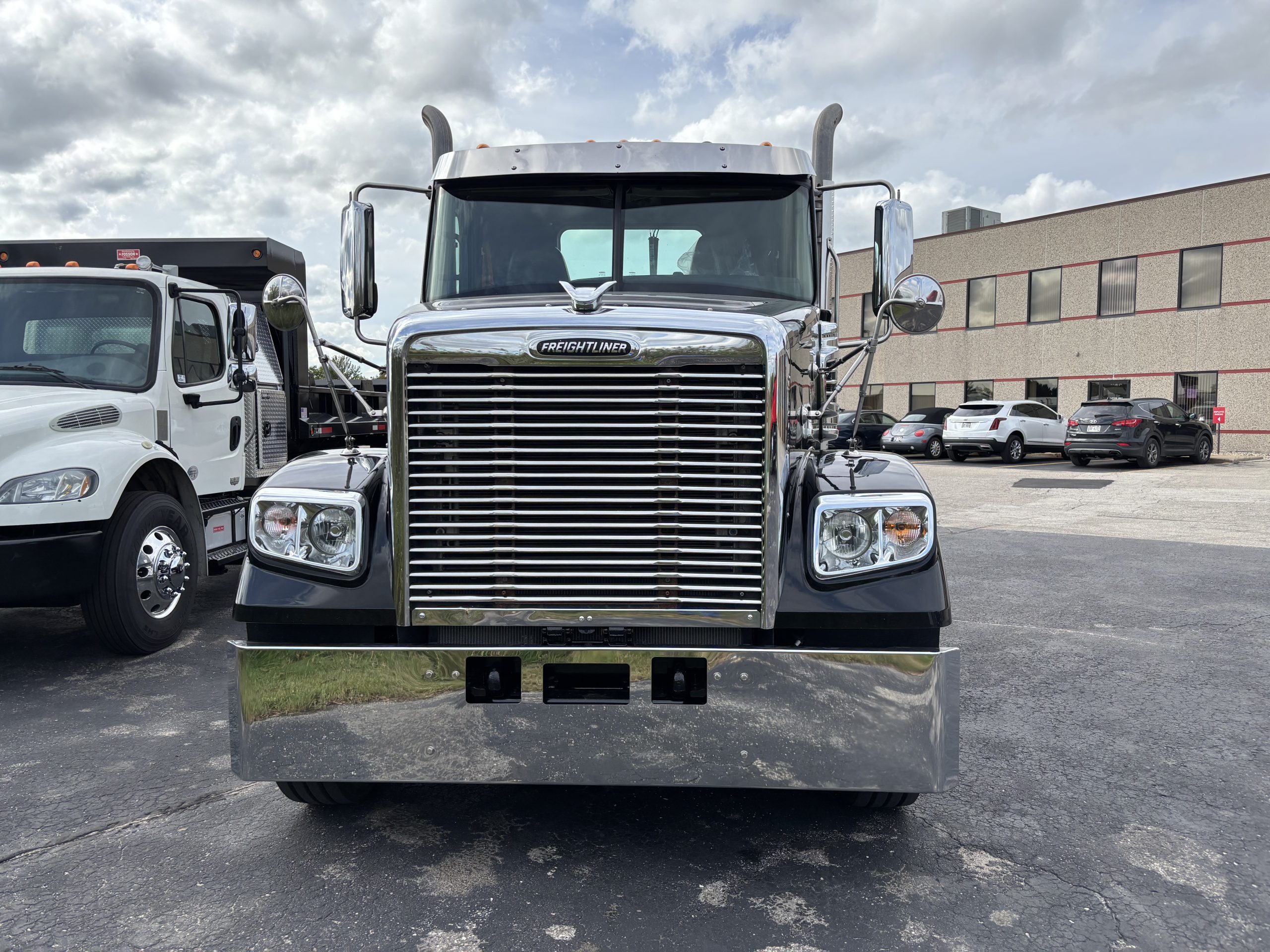 2022 Freightliner 122SD 2022 Freightliner 122SD - image 2 of 6