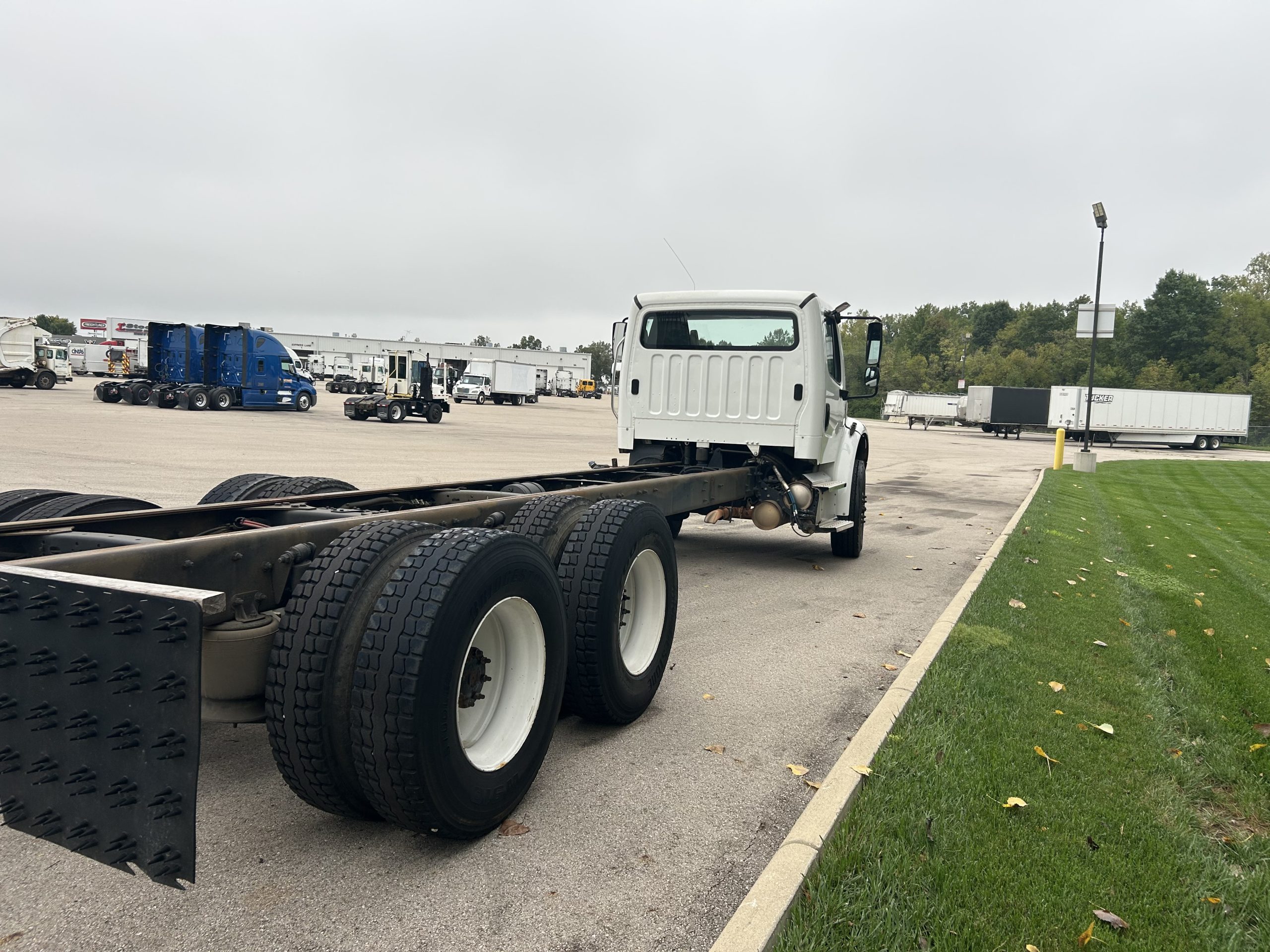 2023 Freightliner M2 106 in Dayton, OH — photo 3