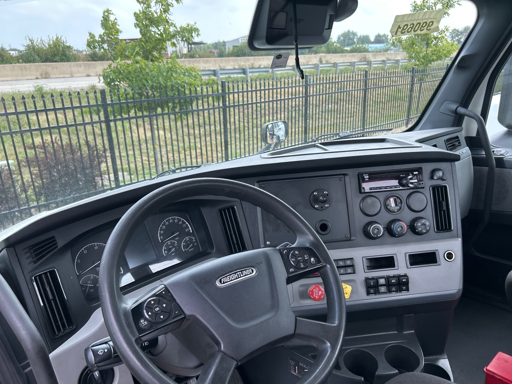 2021 Freightliner Cascadia in Dayton, OH — photo 5