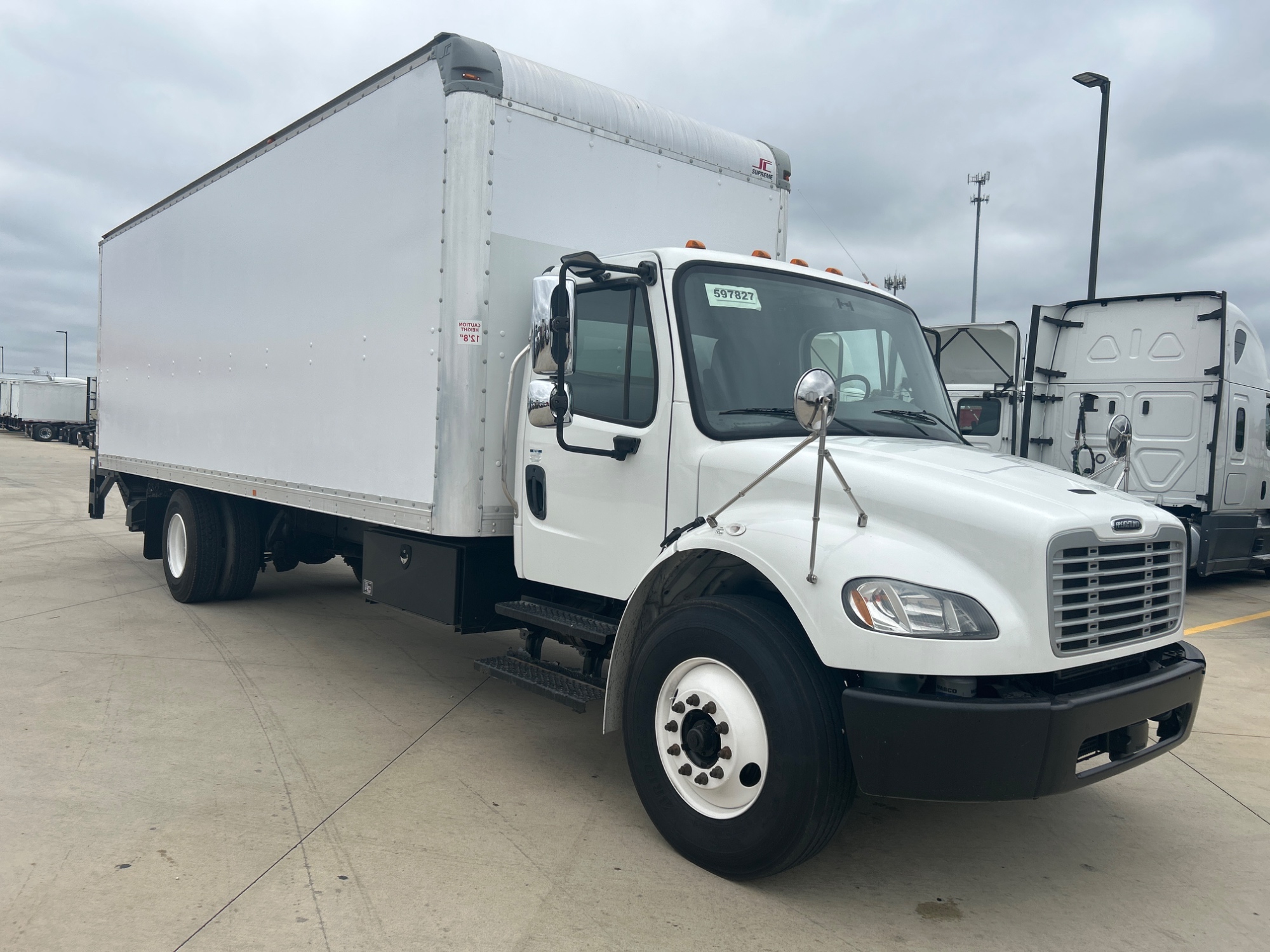 2018 Freightliner M2 106 2018 Freightliner M2 106 - image 4 of 6