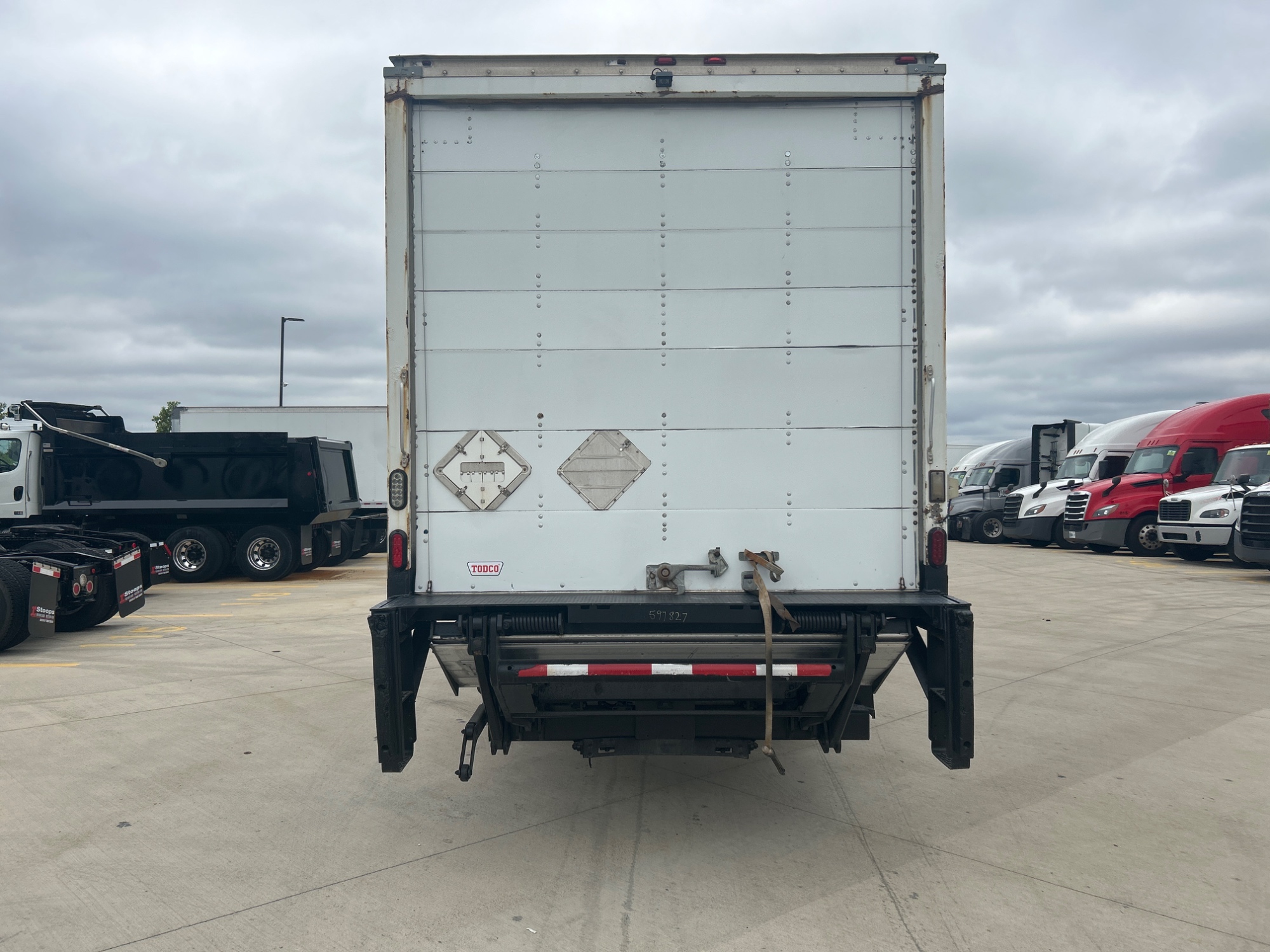 2018 Freightliner M2 106 2018 Freightliner M2 106 - image 5 of 6