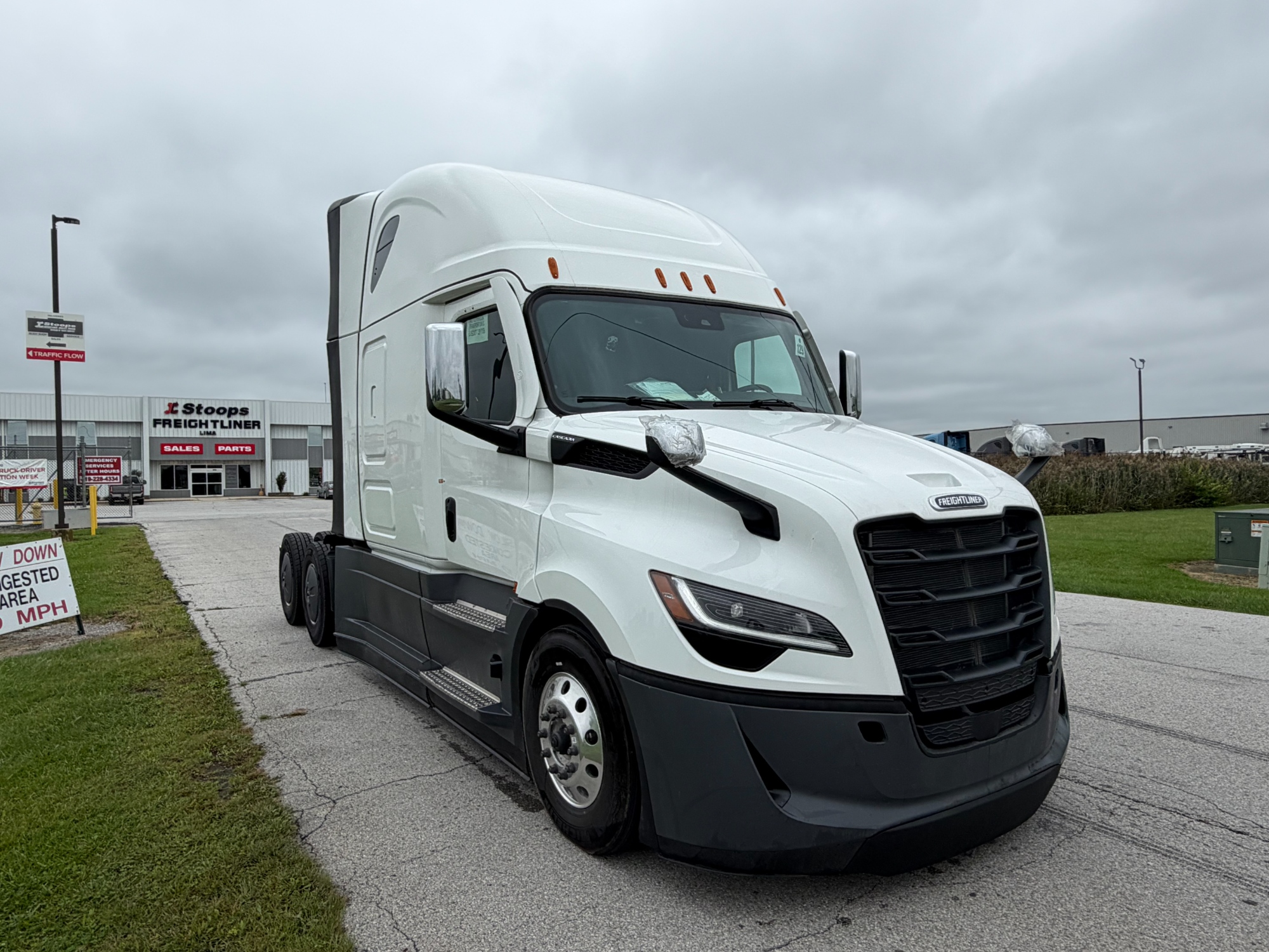 2027 Freightliner PJ126SLP 2027 Freightliner PJ126SLP - image 3 of 6