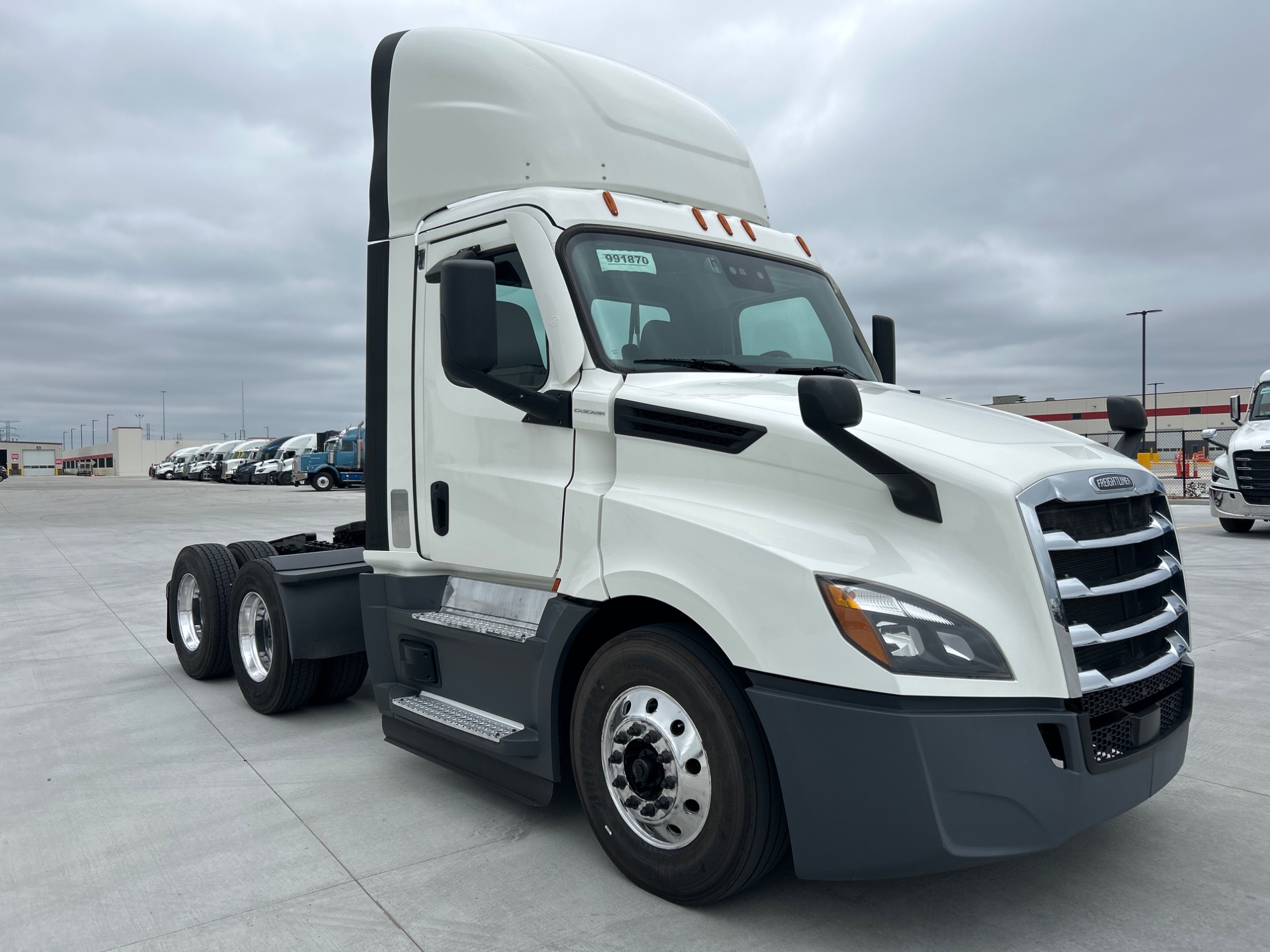 2021 Freightliner Cascadia in Lima, OH — photo 3