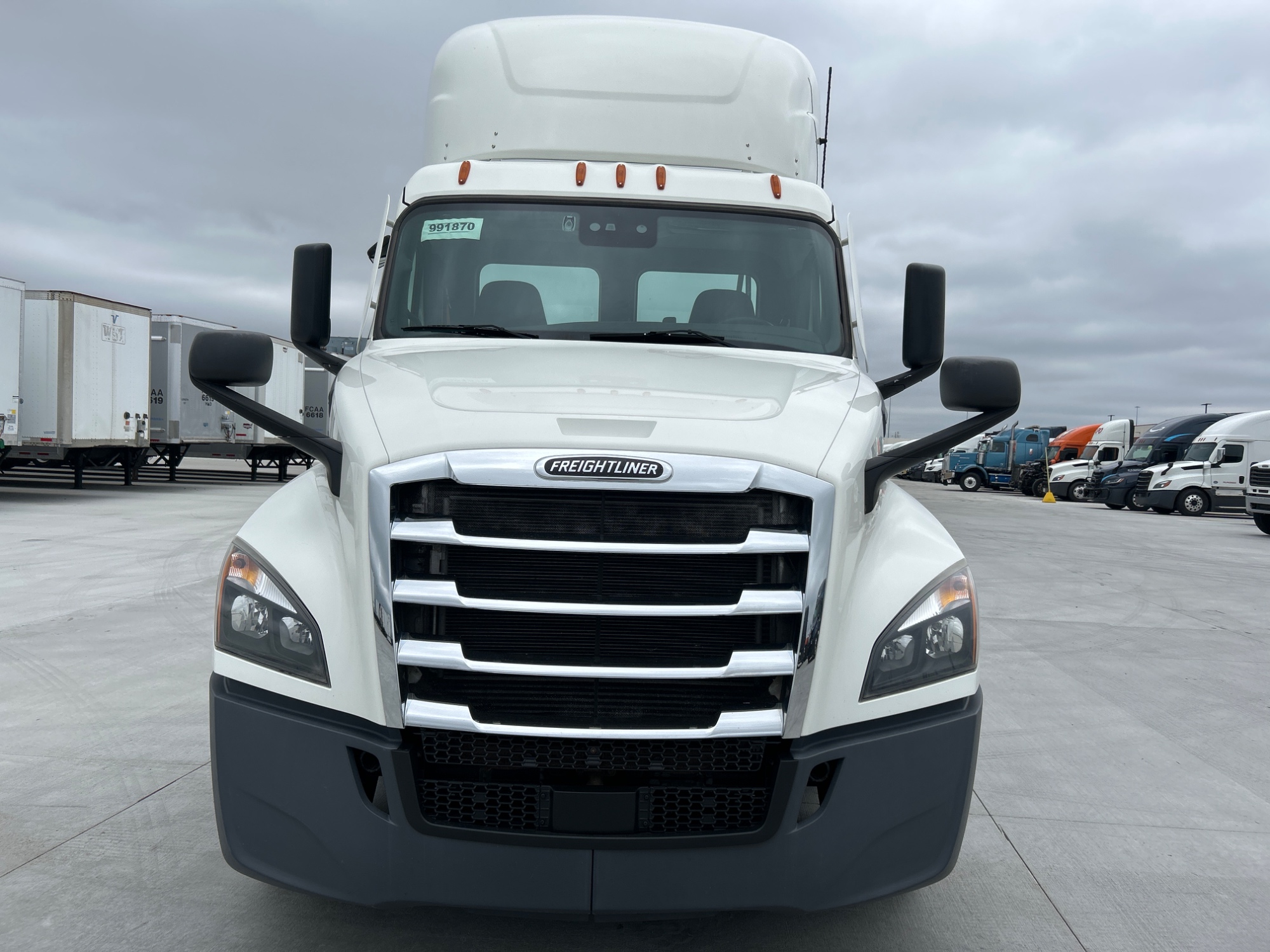 2021 Freightliner Cascadia in Lima, OH — photo 2