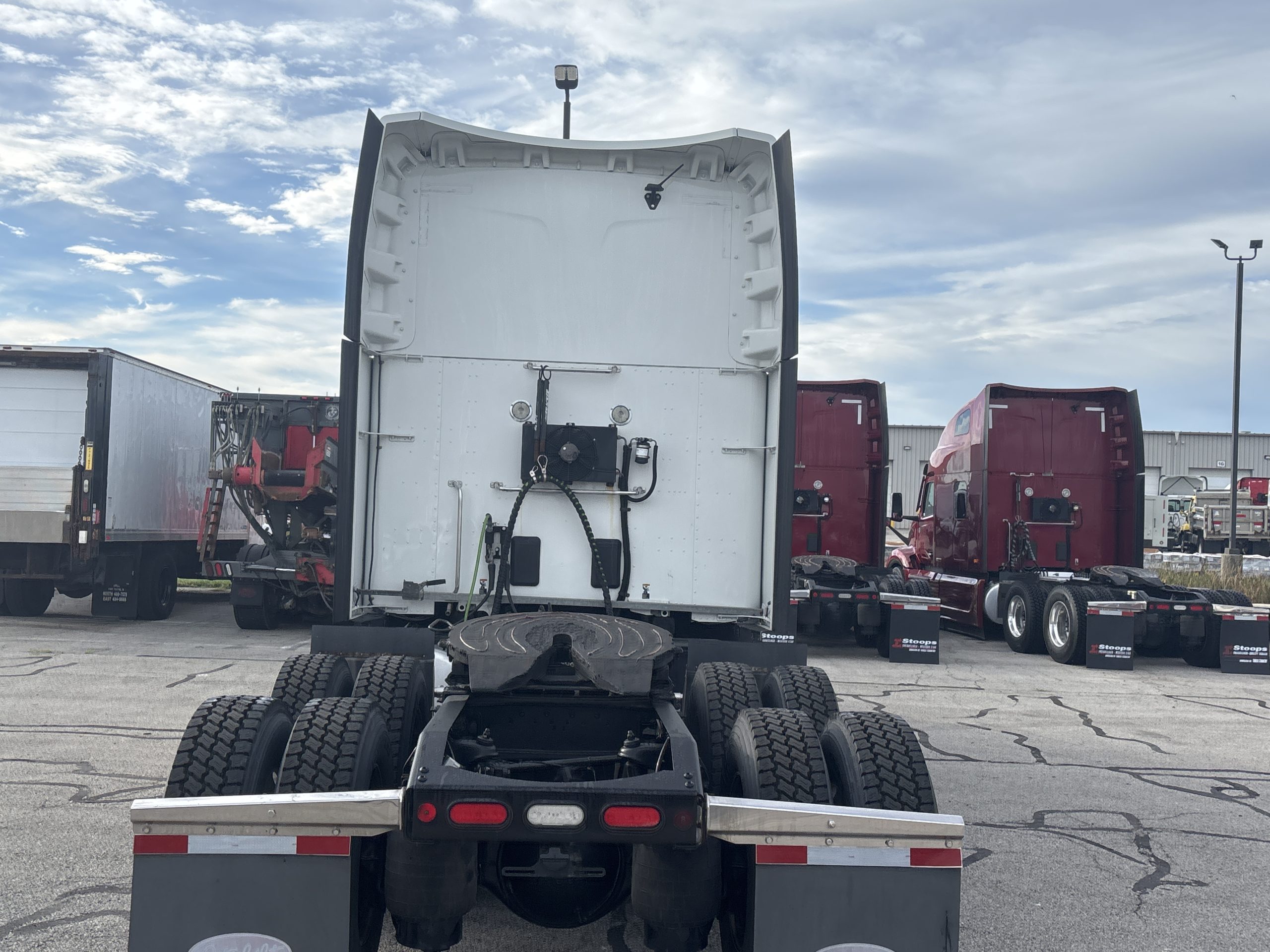 2022 Peterbilt 579 2022 Peterbilt 579 - image 3 of 6