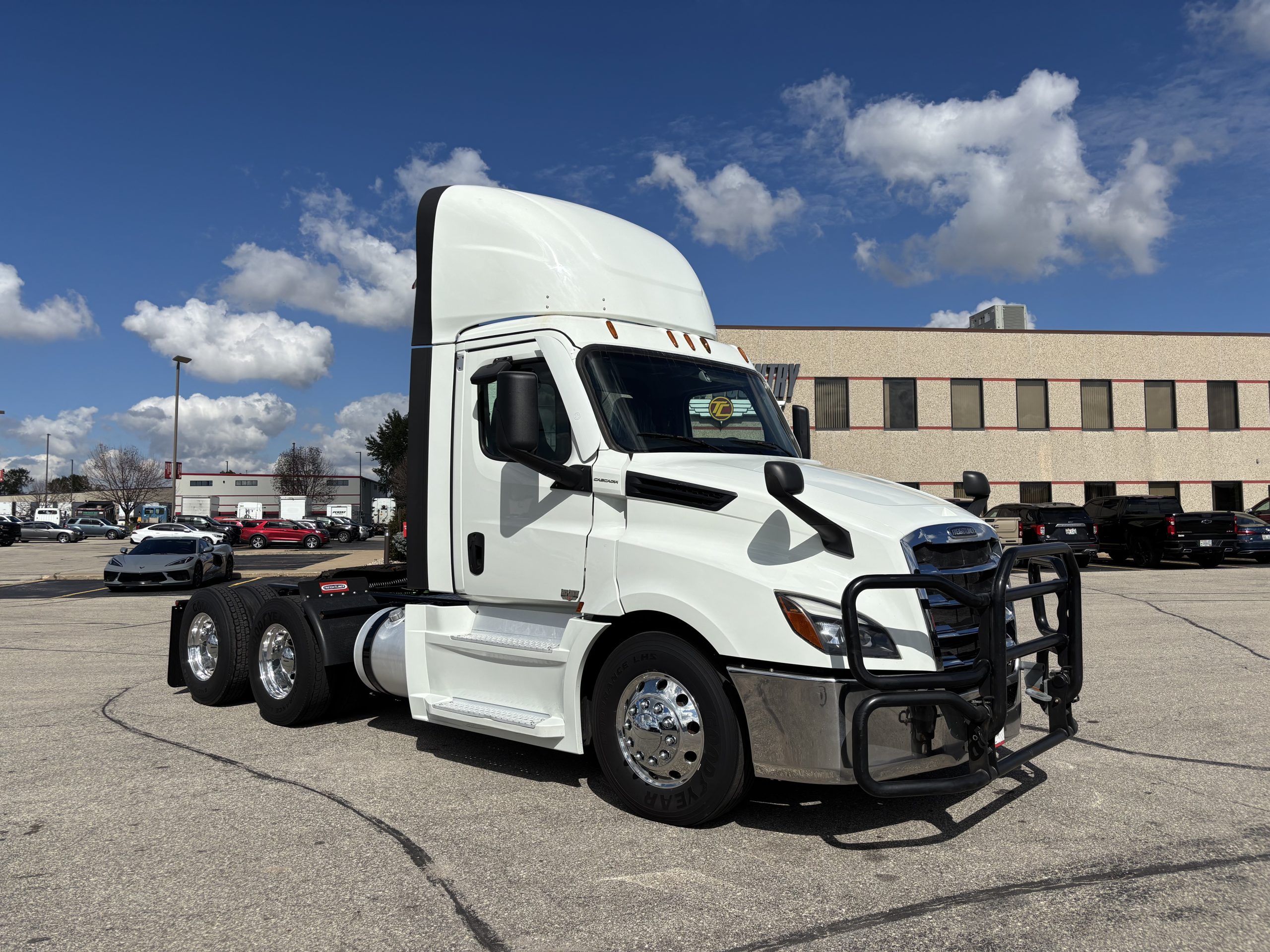 2021 Freightliner Cascadia in Cedar Rapids, IA — photo 3