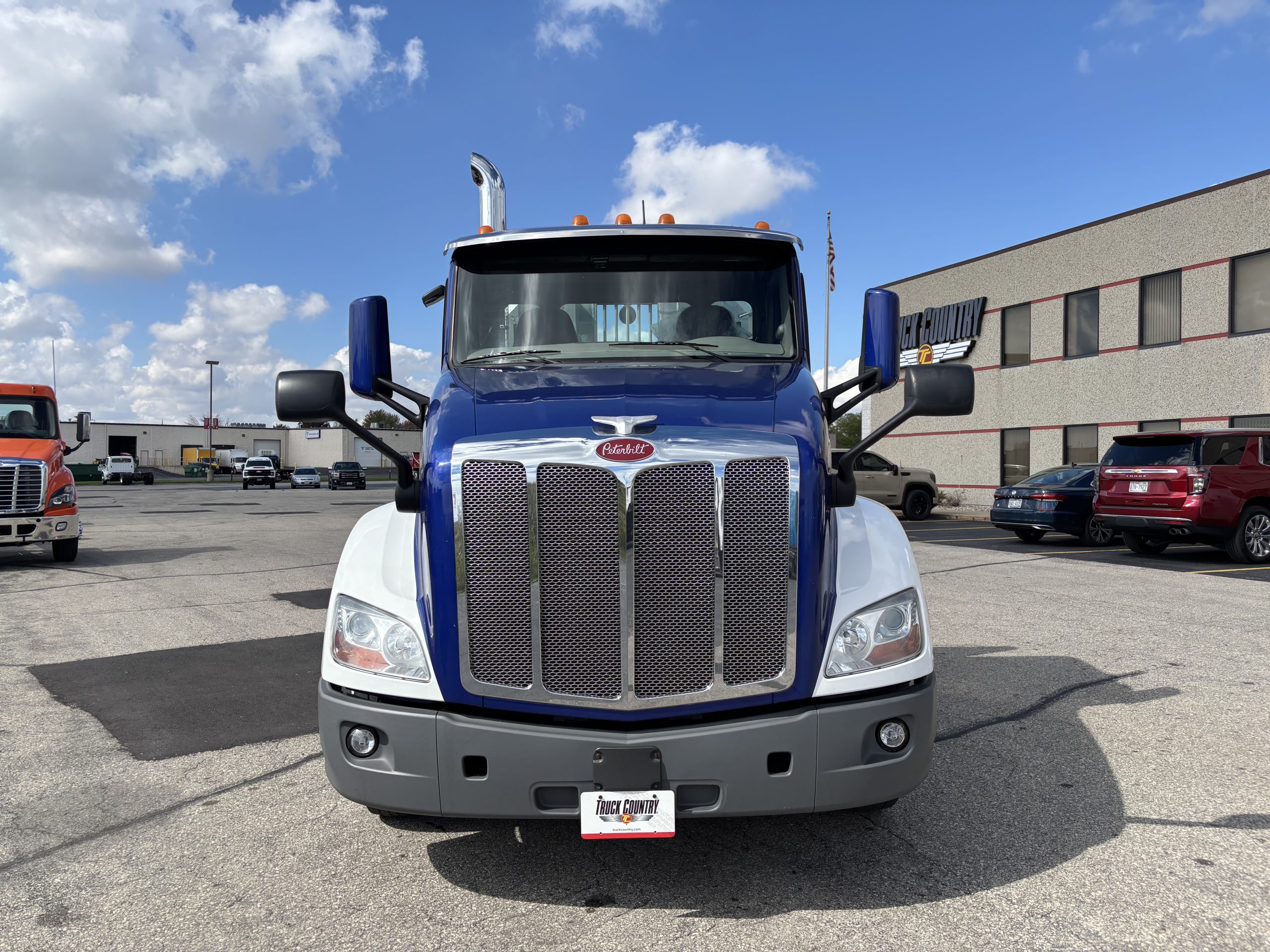 2019 Peterbilt 579 2019 Peterbilt 579 - image 2 of 6