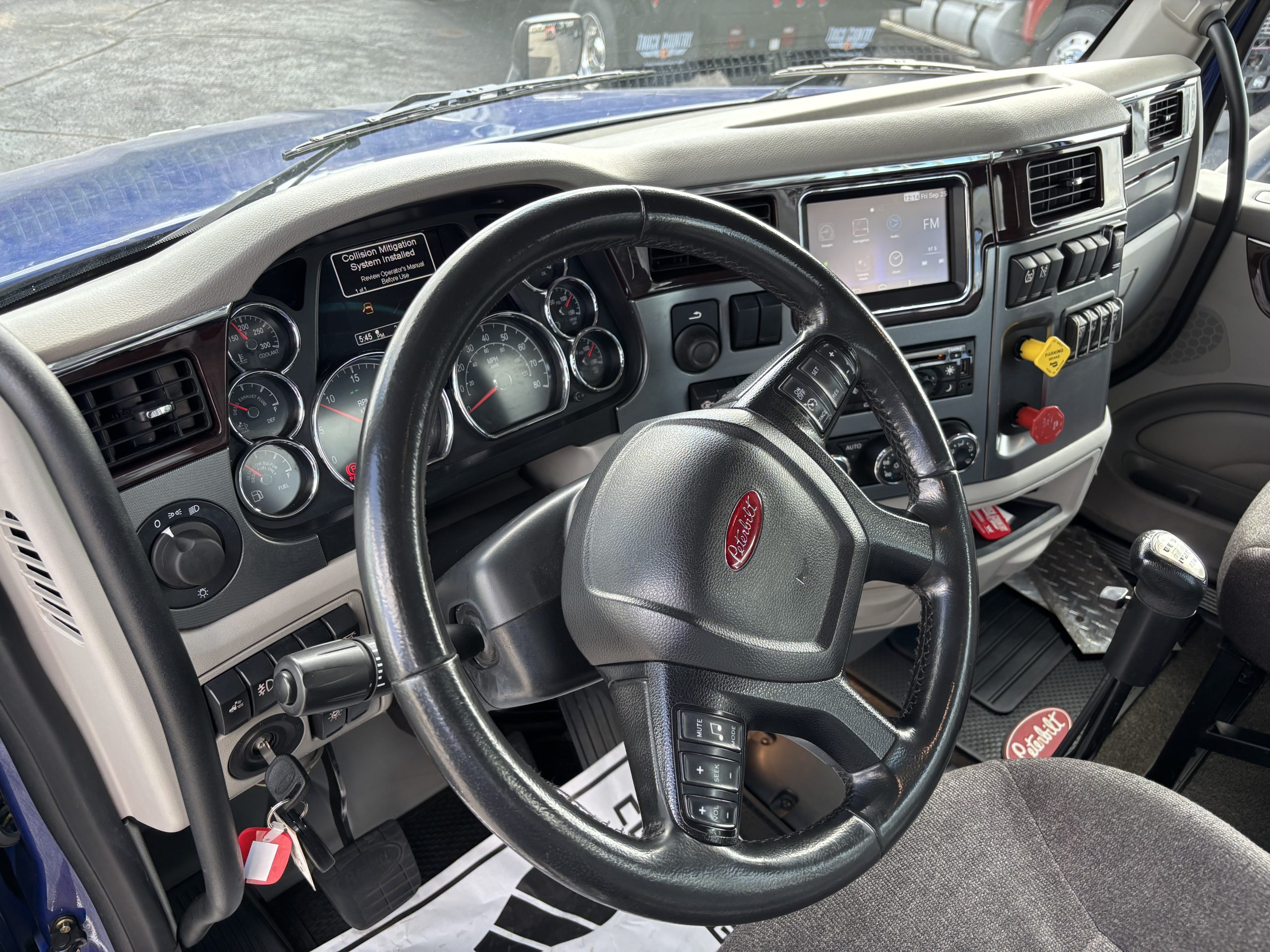 2019 Peterbilt 579 2019 Peterbilt 579 - image 5 of 6