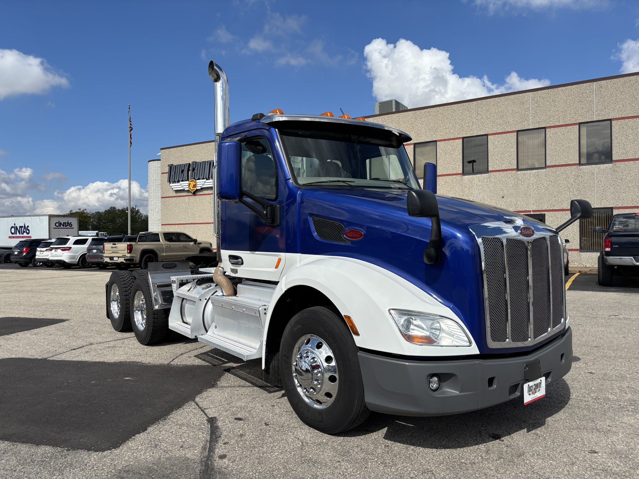 2019 Peterbilt 579 2019 Peterbilt 579 - image 3 of 6