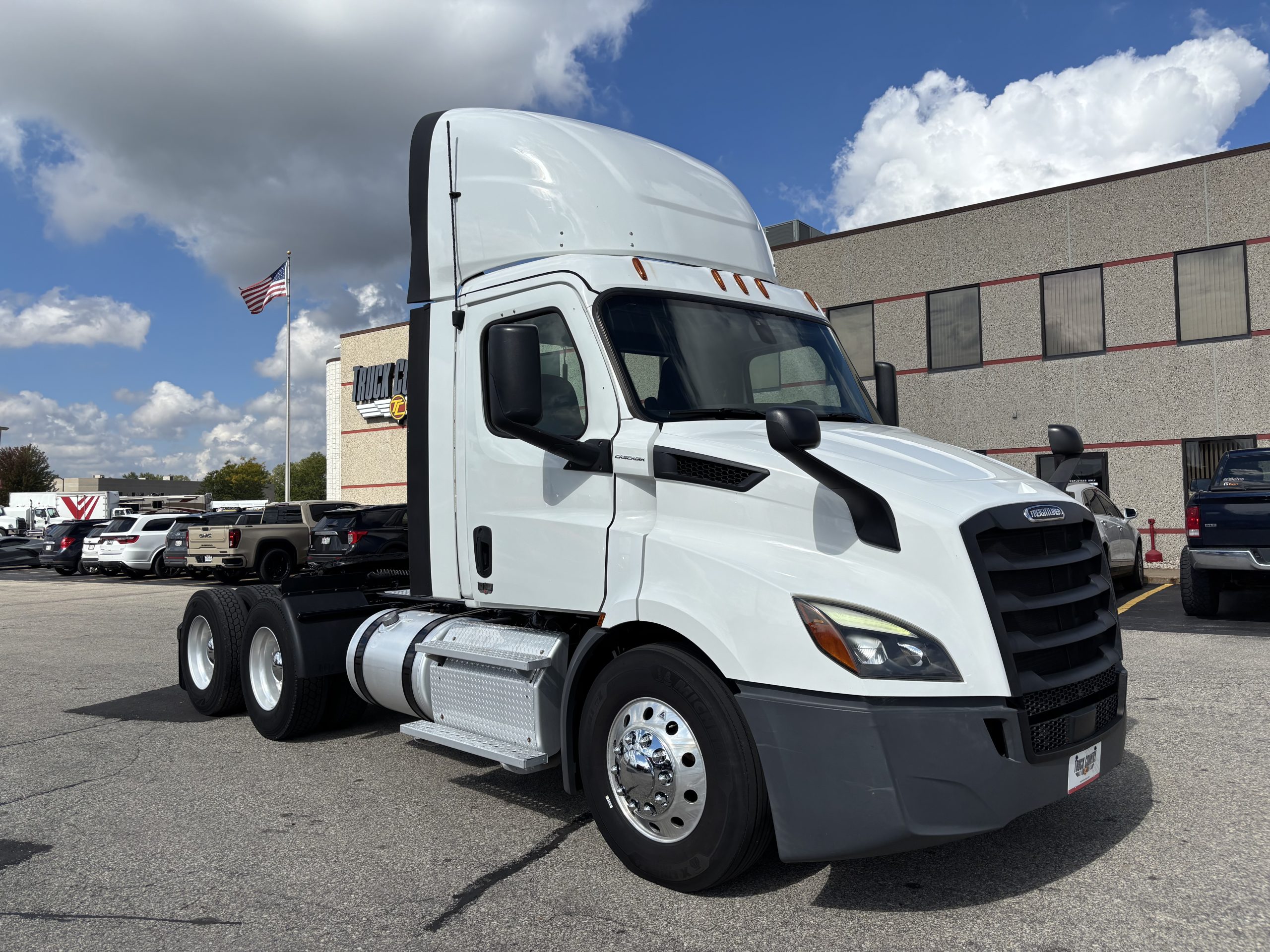 2019 Freightliner Cascadia in Cedar Rapids, IA — photo 3