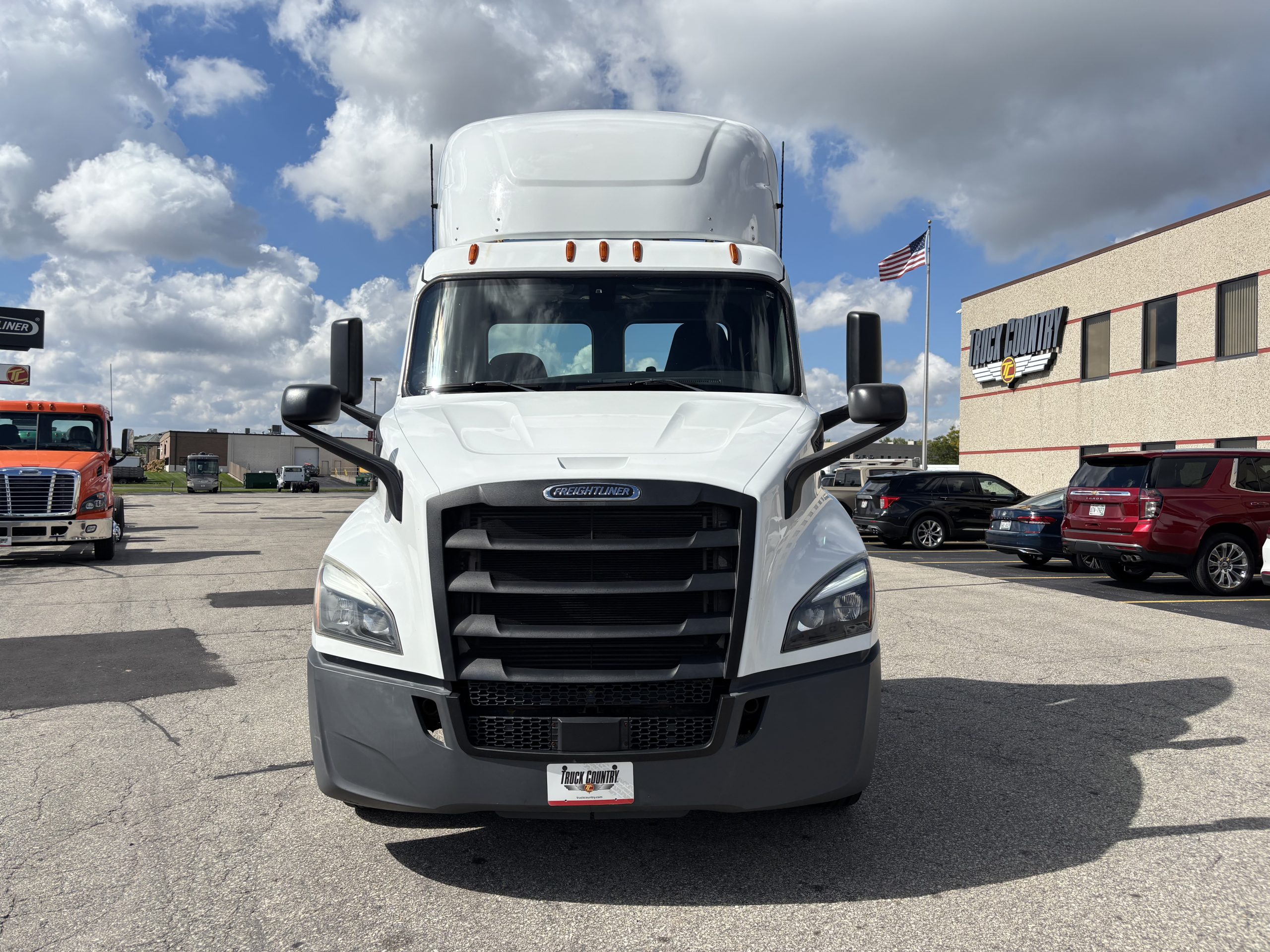 2019 Freightliner Cascadia in Cedar Rapids, IA — photo 2