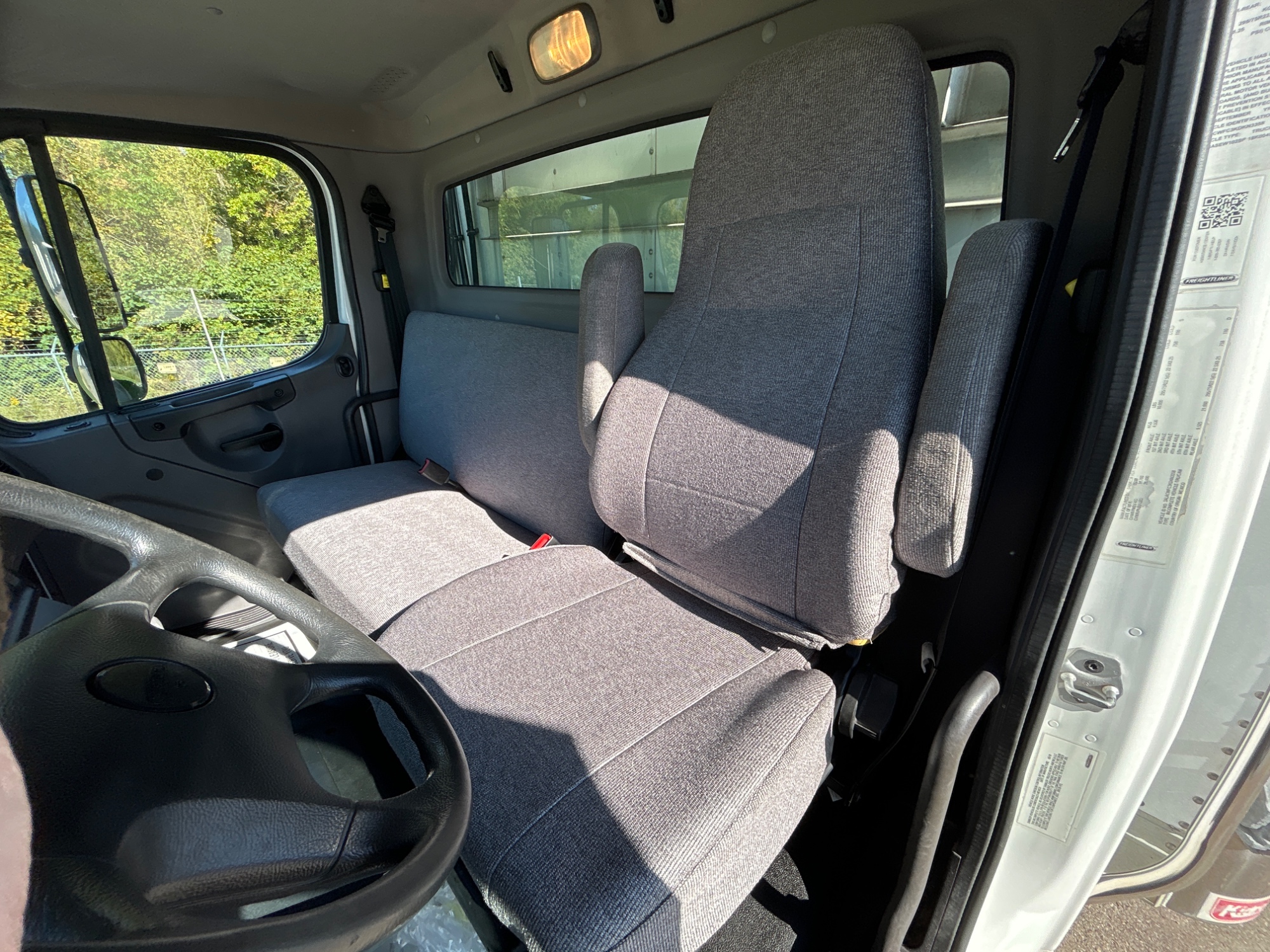 2019 Freightliner M2 106 2019 Freightliner M2 106 - image 5 of 6
