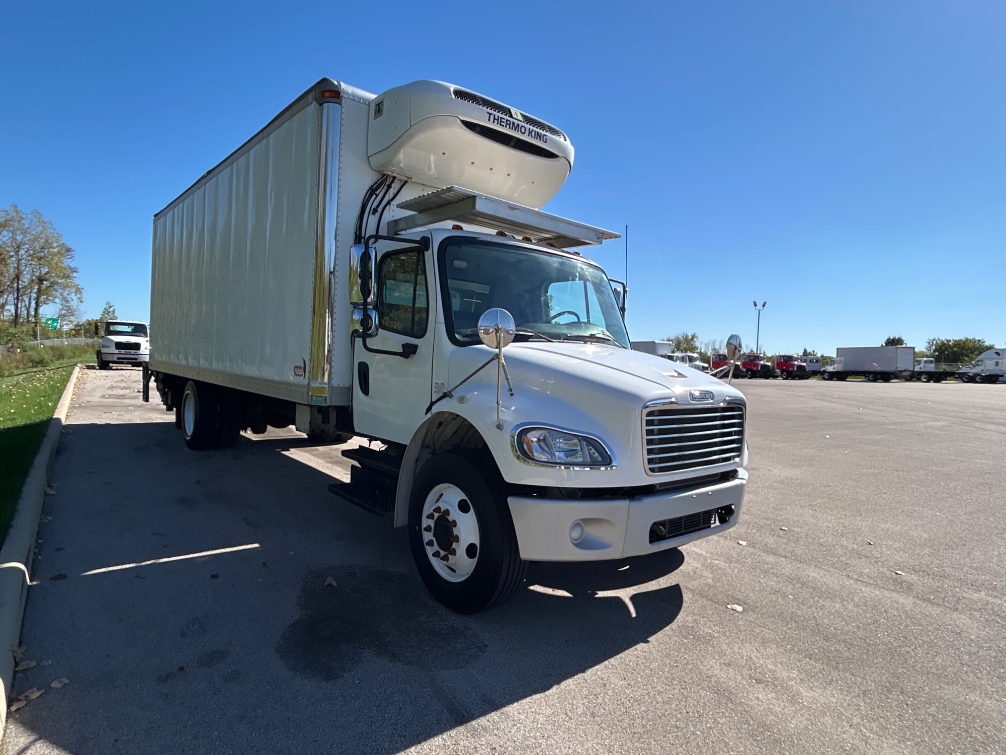 2019 Freightliner M2 106 2019 Freightliner M2 106 - image 3 of 6