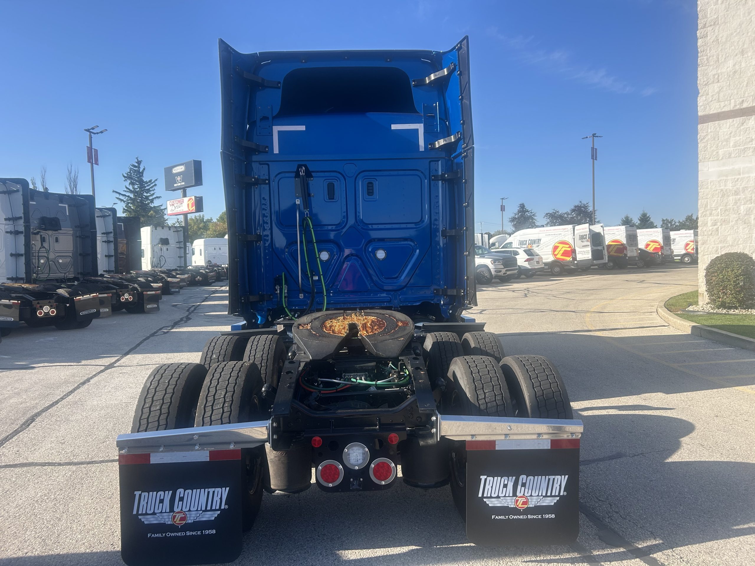 2027 Freightliner PJ126SLP 2027 Freightliner PJ126SLP - image 4 of 6