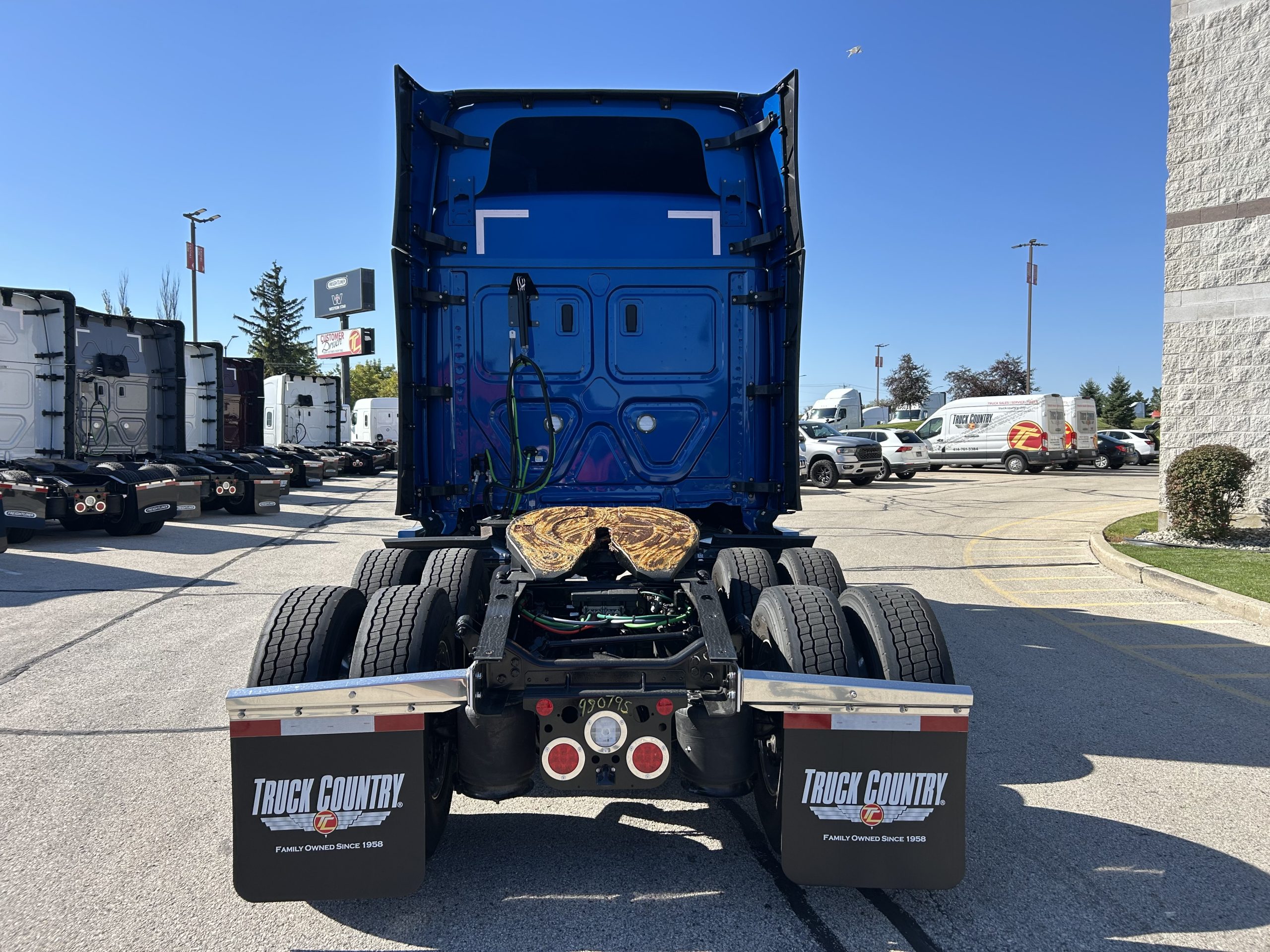2027 Freightliner PJ126SLP 2027 Freightliner PJ126SLP - image 4 of 6