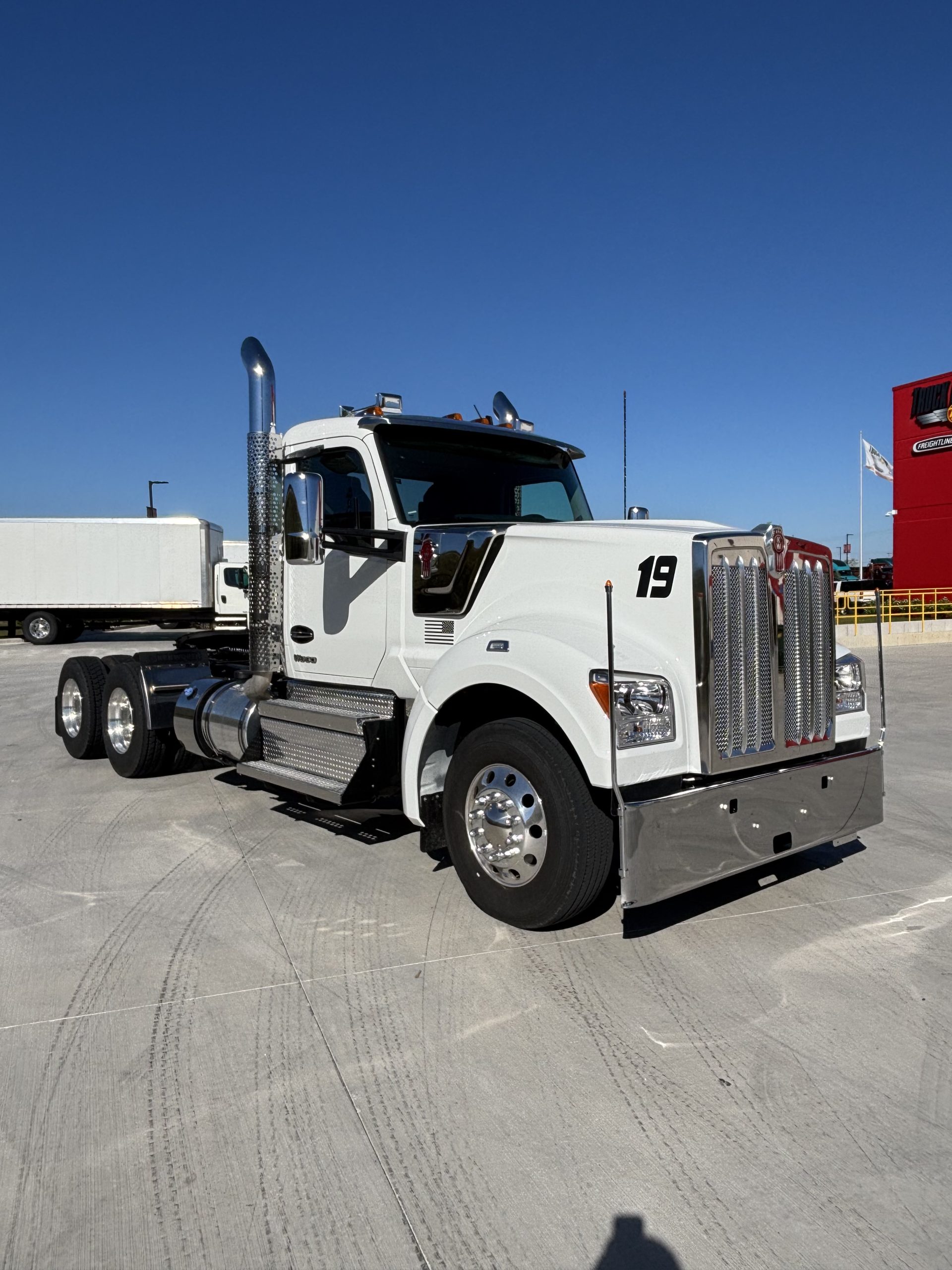 2026 Kenworth W990 2026 Kenworth W990 - image 3 of 6