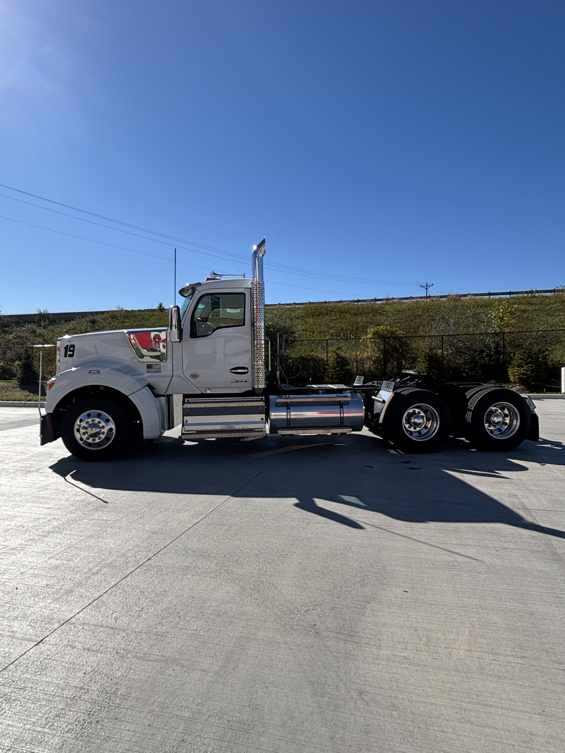 2026 Kenworth W990 2026 Kenworth W990 - image 4 of 6