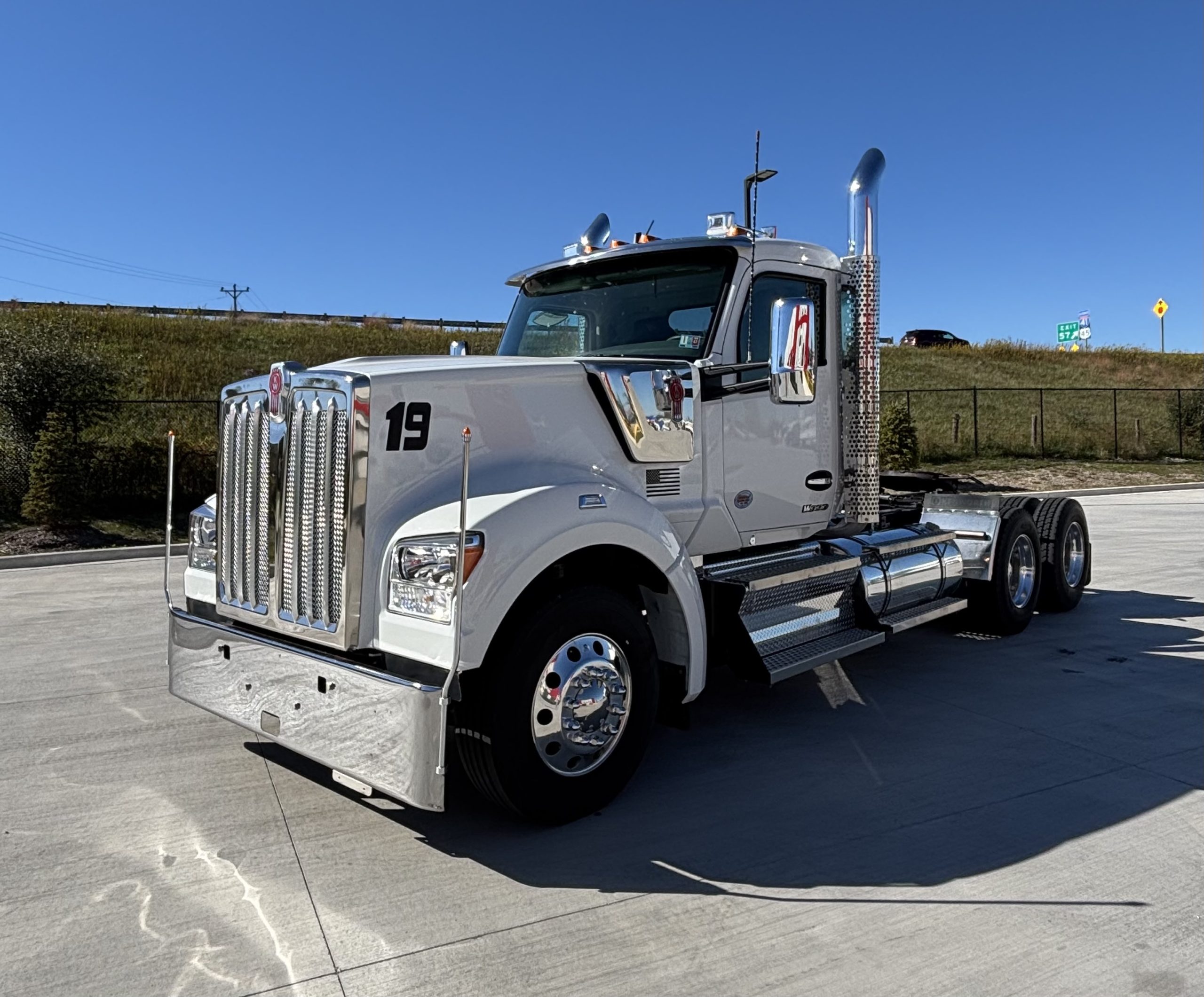 2026 Kenworth W990 2026 Kenworth W990 - image 1 of 6